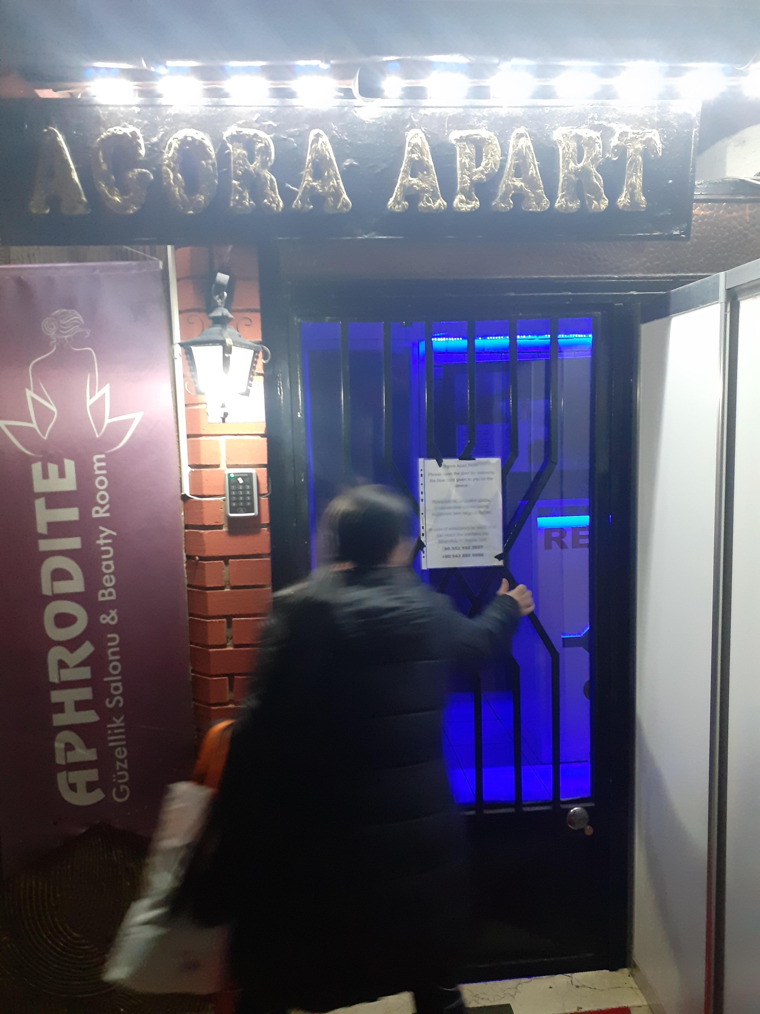 Toimiva ovikoodi, pääsi hyvin liikkumaan illalla itsenäisesti