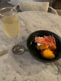 Passion tropical for dessert paired with a glass of Prosecco, it was lovely, delicious, inviting