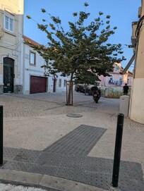 Petite place à côté de l'appartement