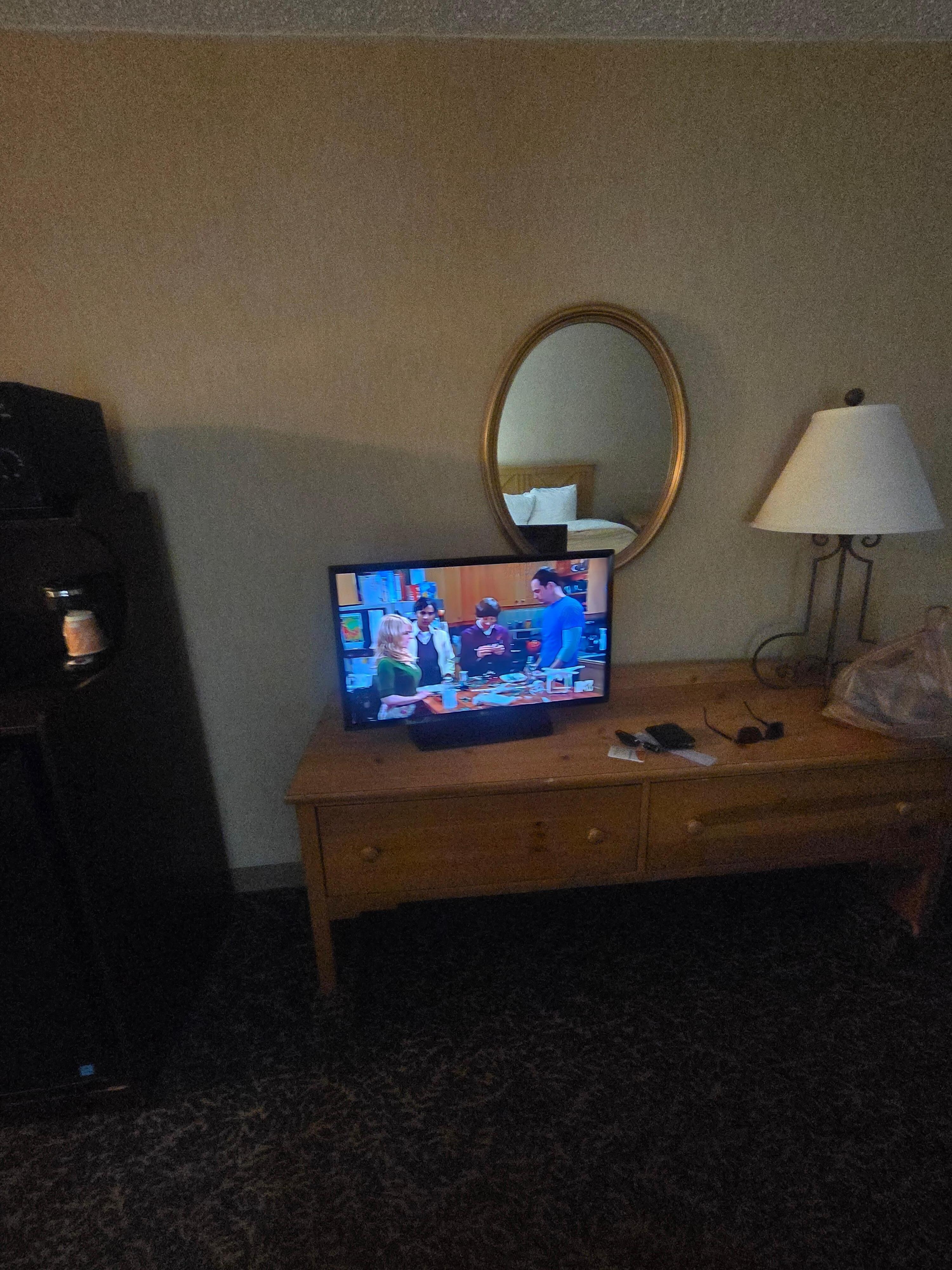 Look at the mirror of the bed, they are at the same level and you can not sit up and watch tv