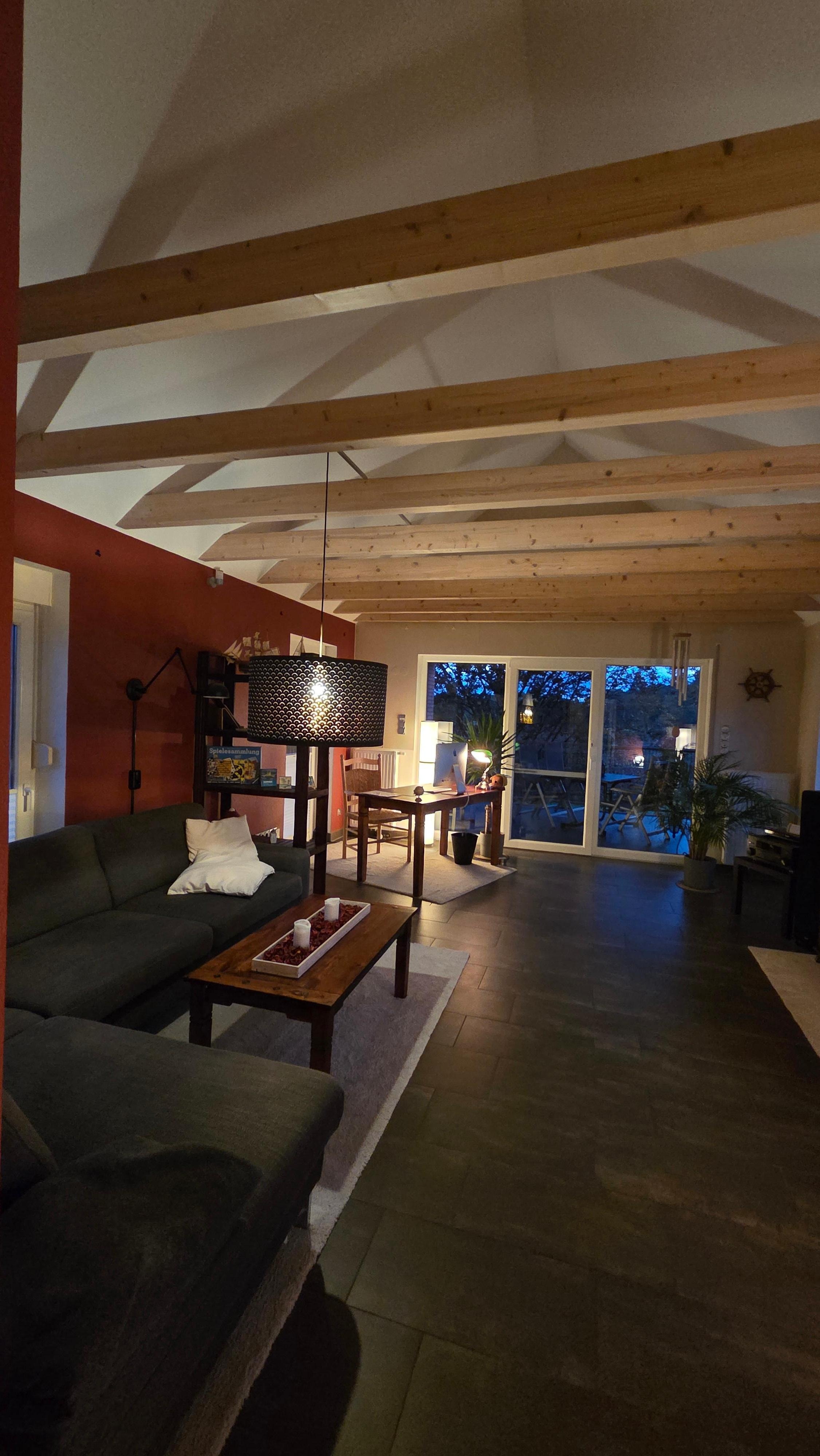 Schönes Wohnzimmer mit viel Platz 