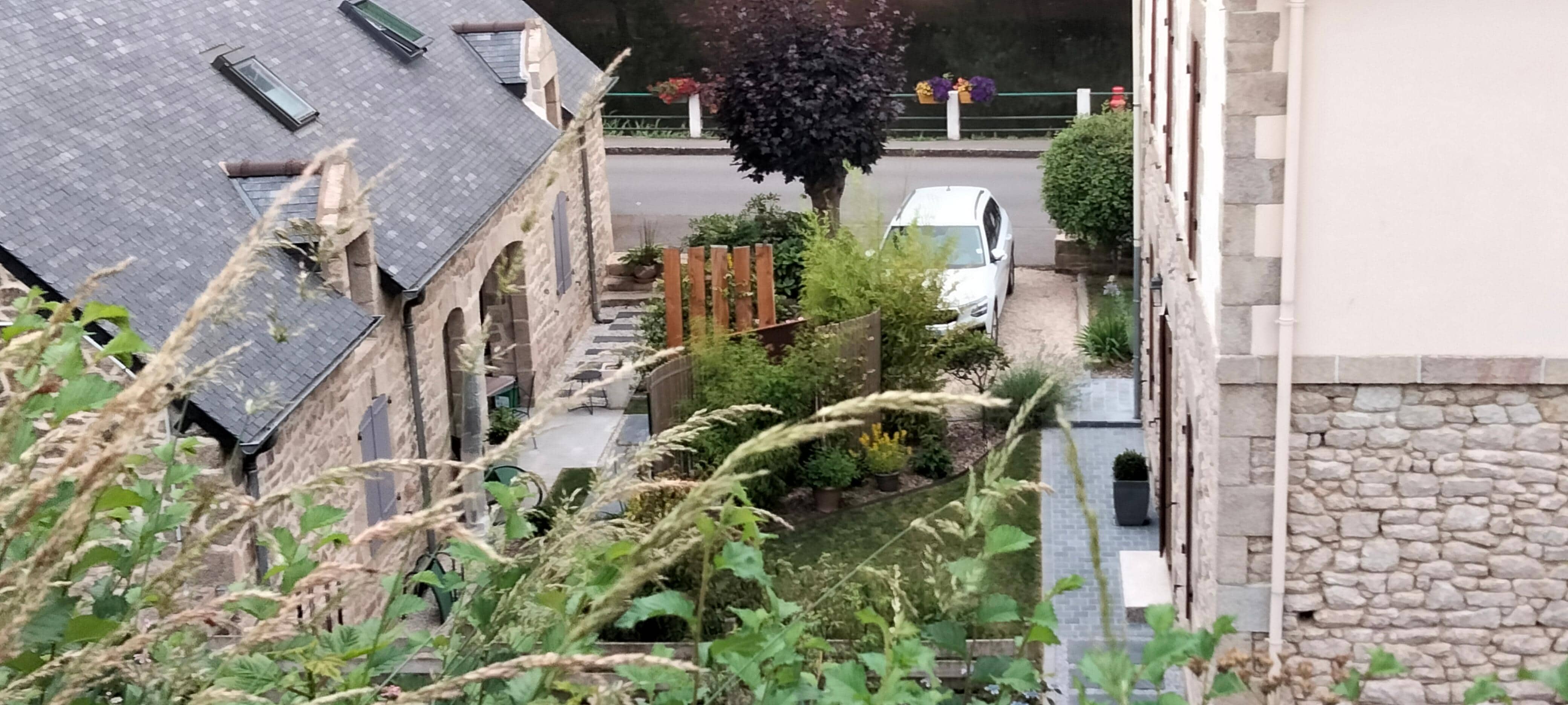 Maison vue du chemin plus haut