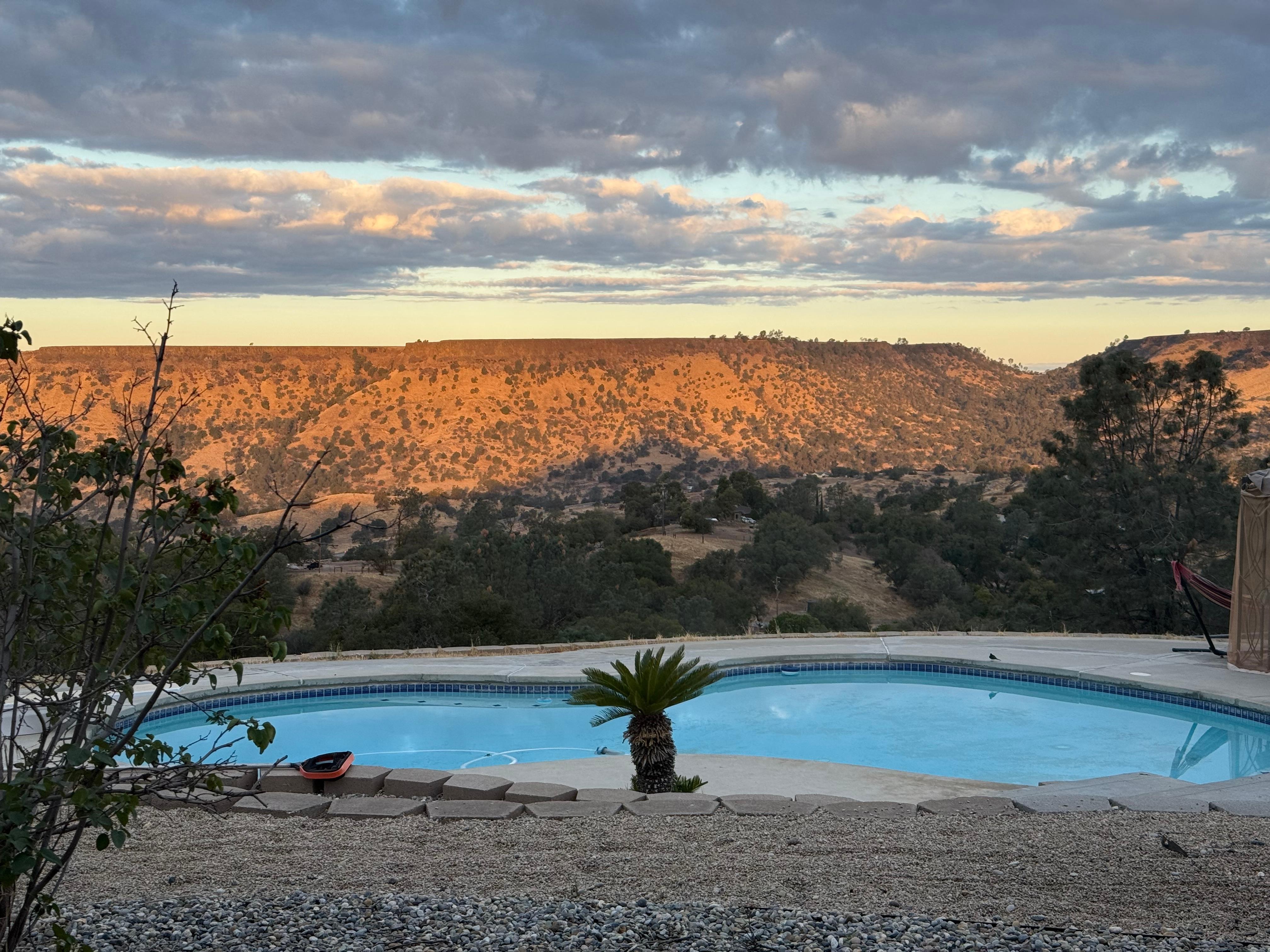 Sunrise illuminating the Plateau Mountains