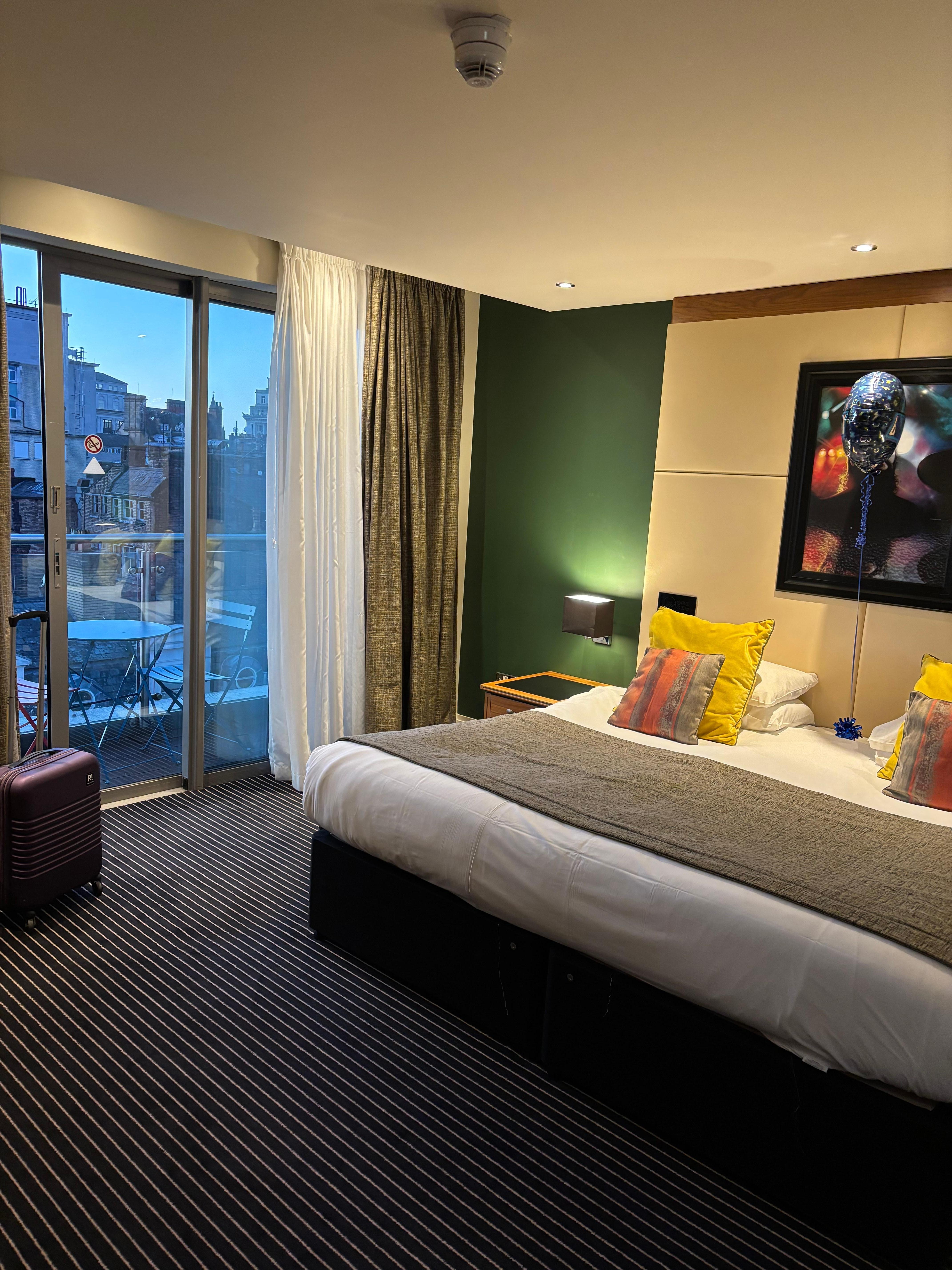 Great sized room and large comfy bed 