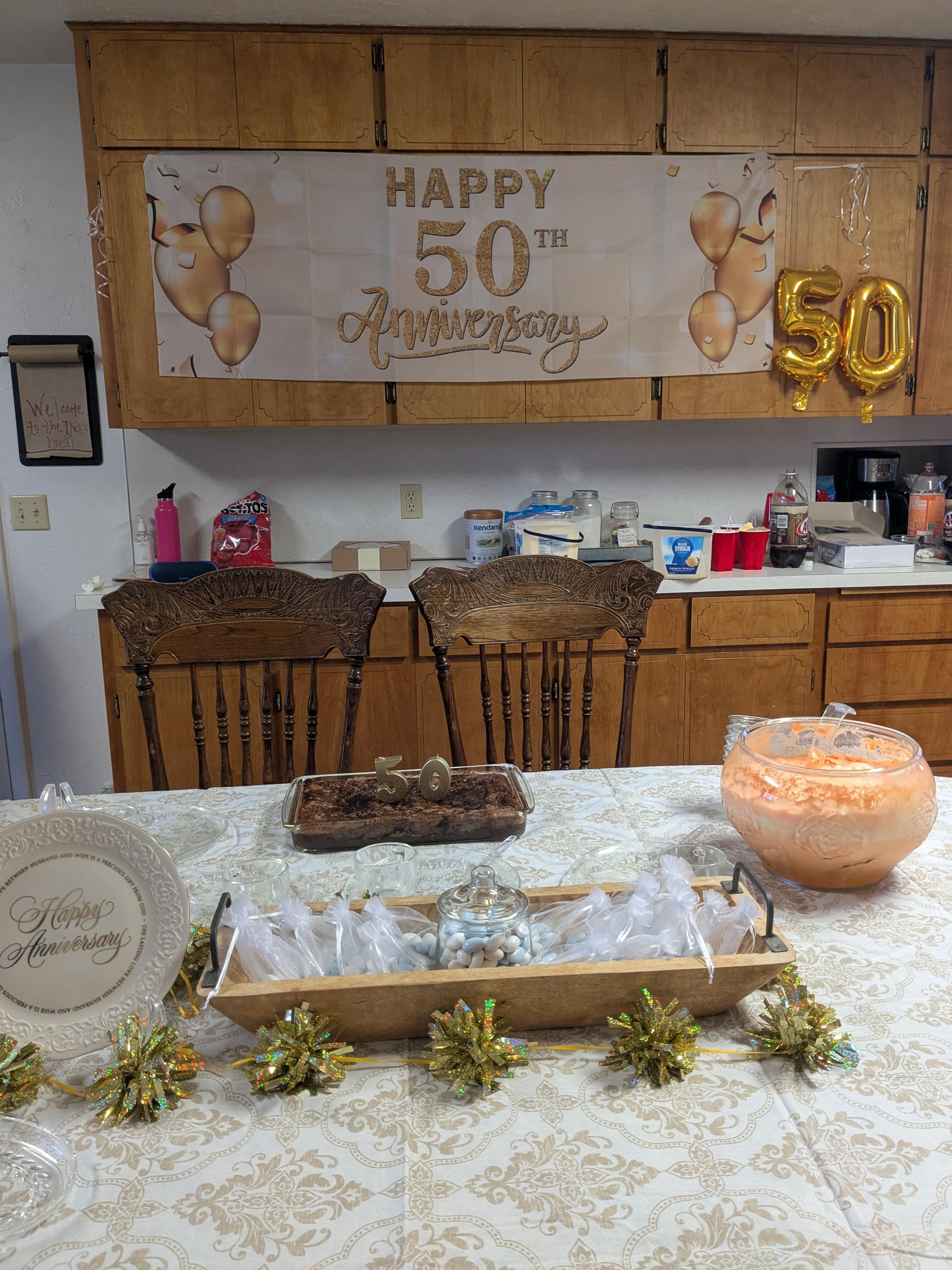 The big table gave us plenty of room to spread out for buffet meals. The cupboards were well organized and had EVERYTHING you need including ziplock bags! 