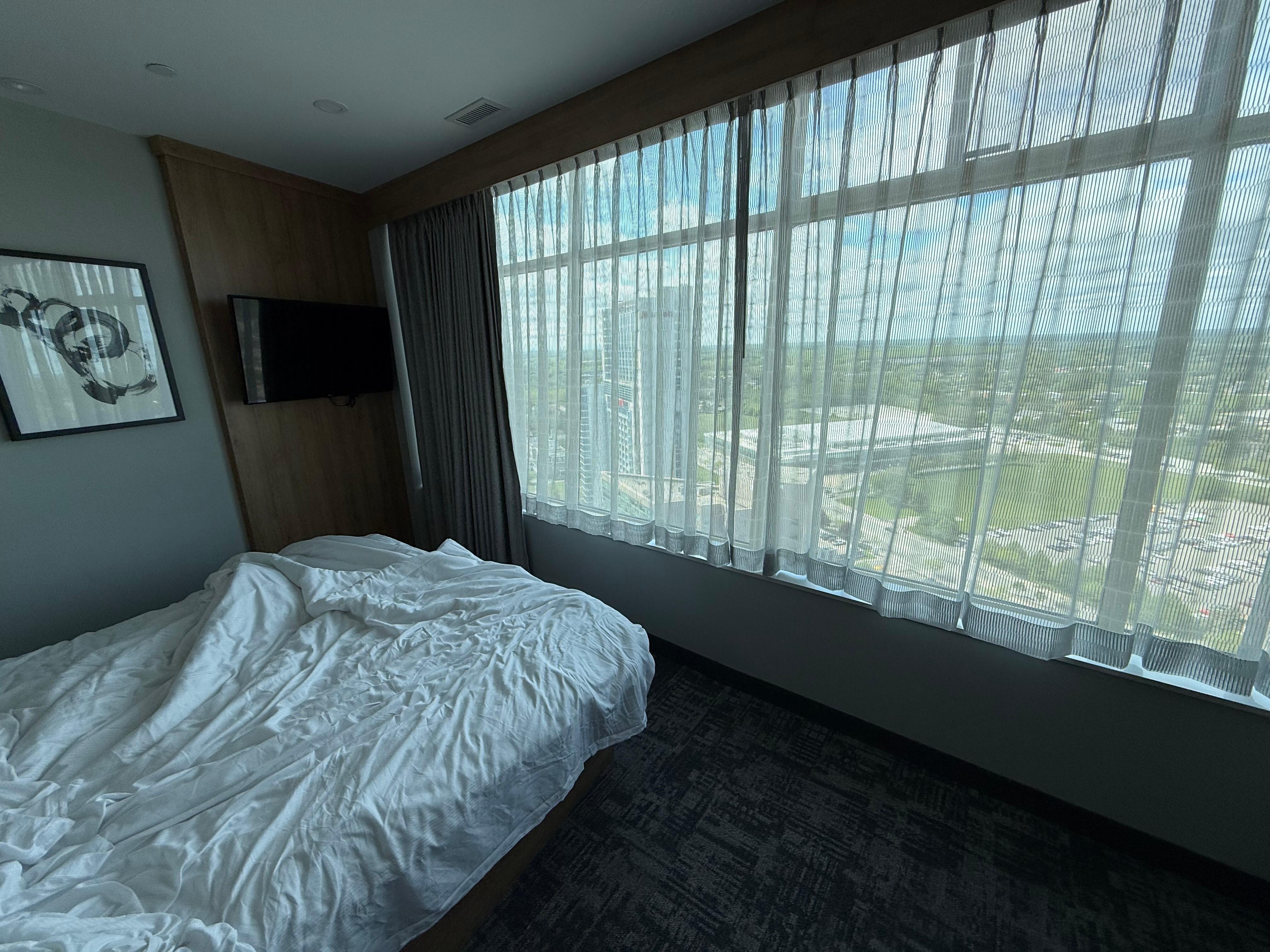 Wide window 
