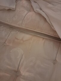 Mattress stained and well worn. Bed hieghts didnt match.