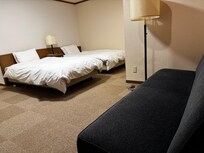 めちゃ広いベッドに大きなソファー