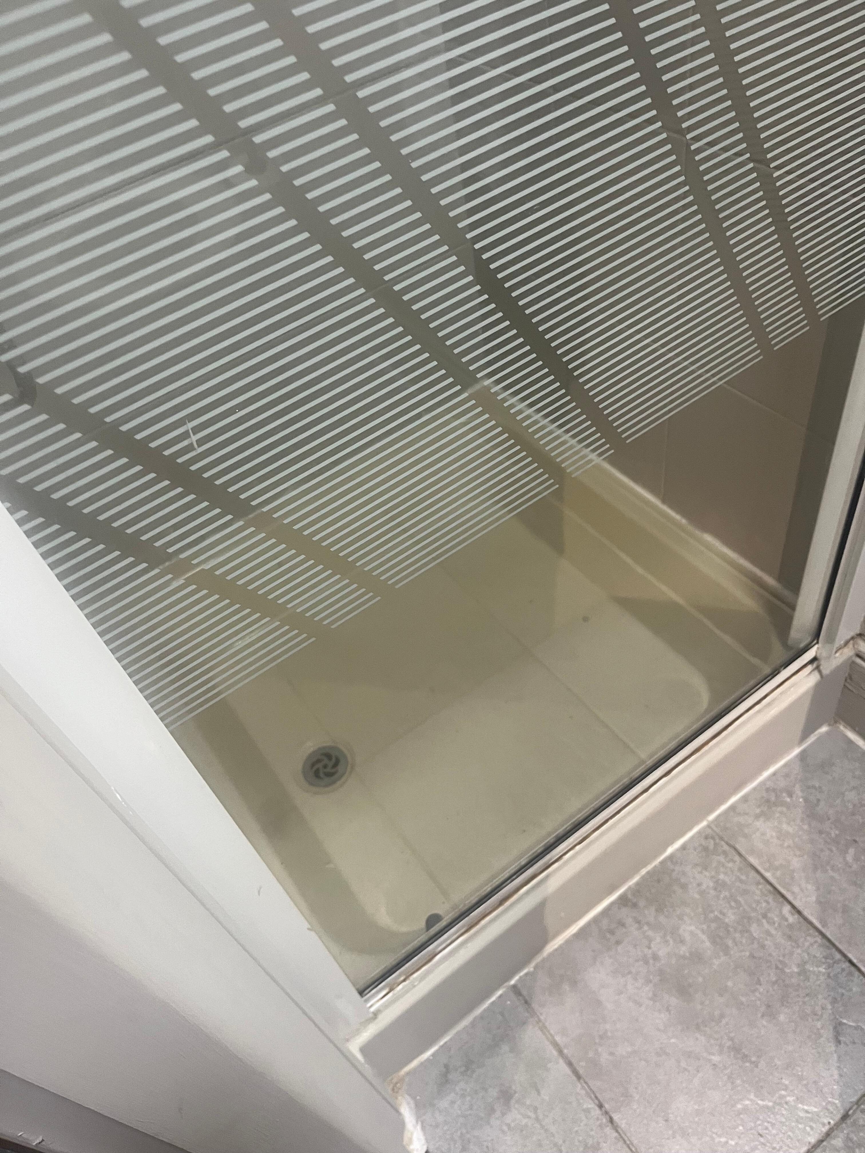 Shower tray from
80’s dirty grout, 