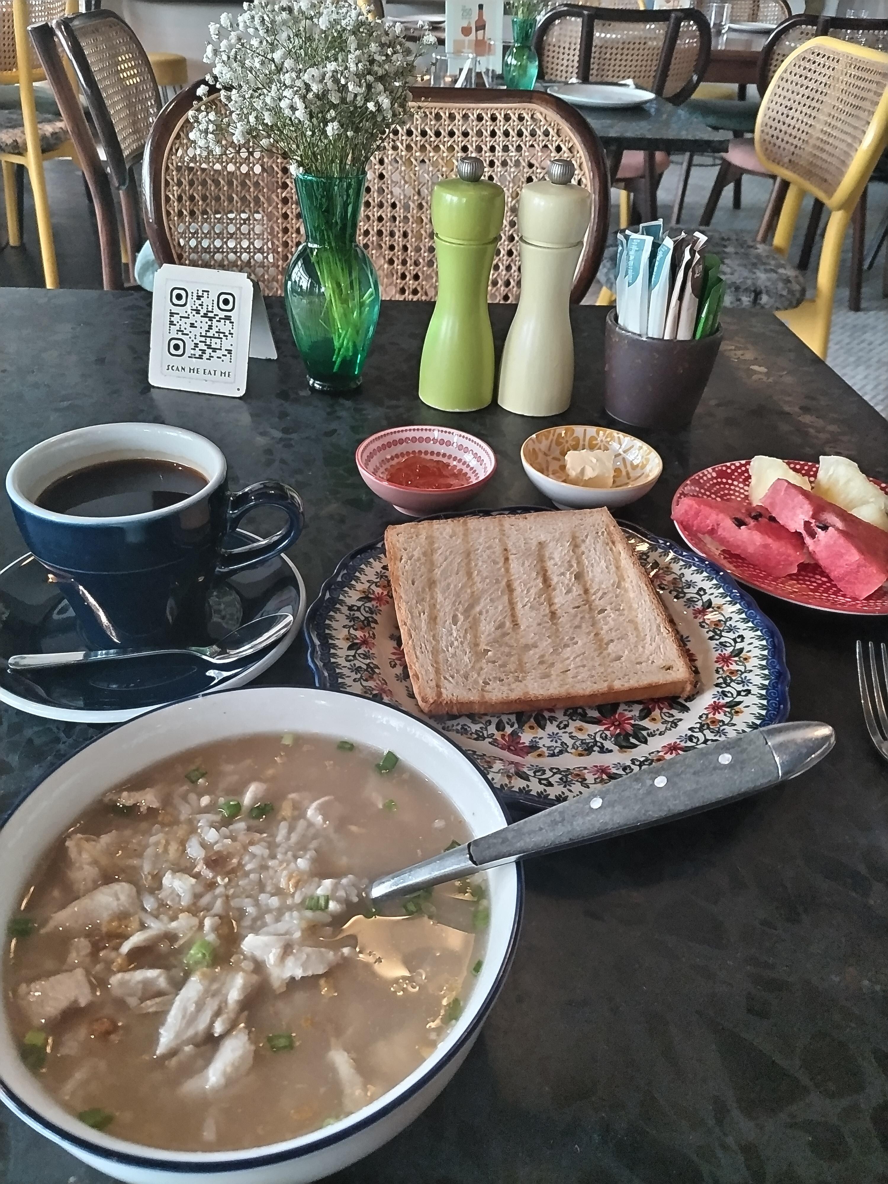 無料朝食（アジアンスタイル）