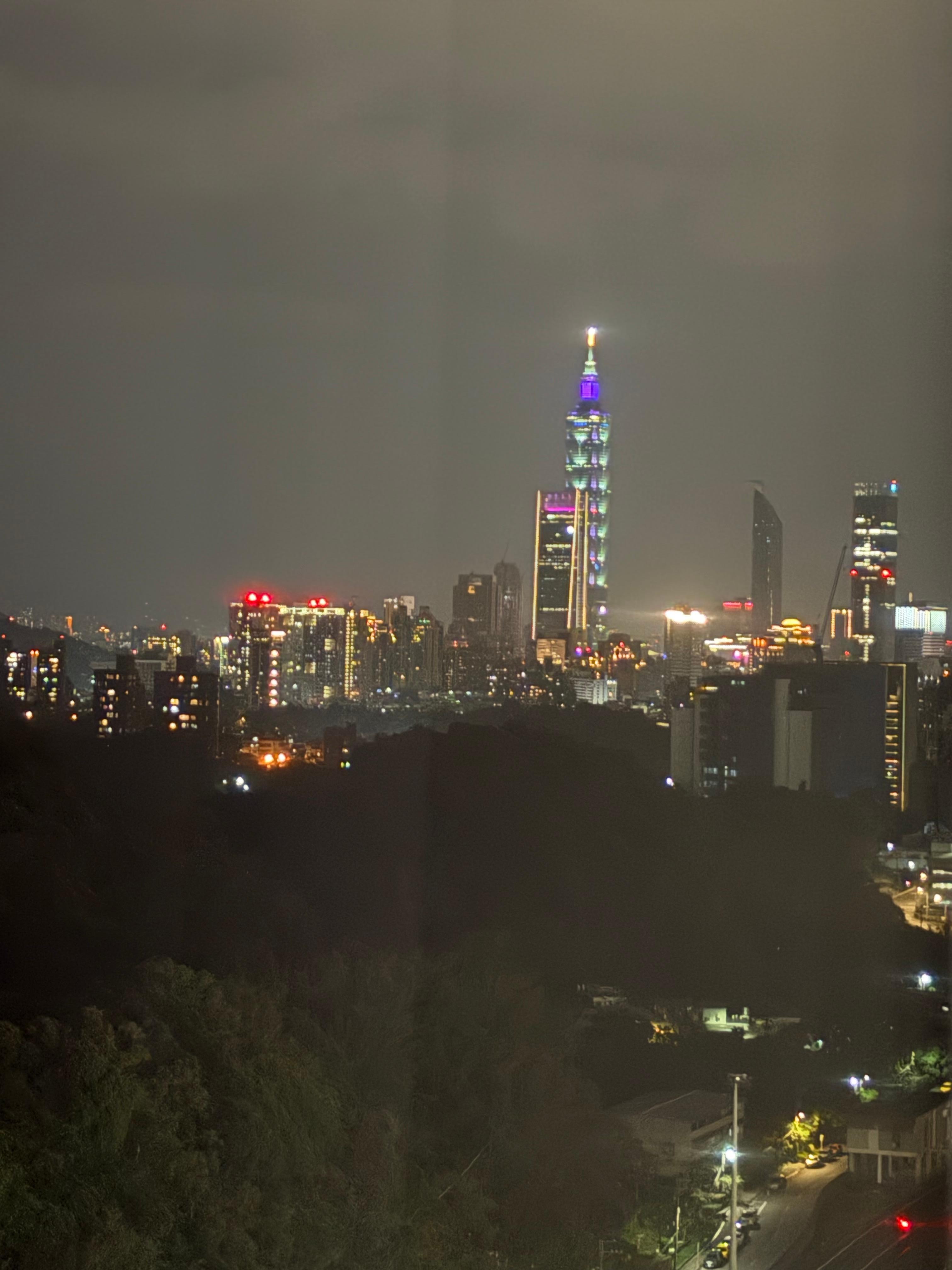 窗外夜景
