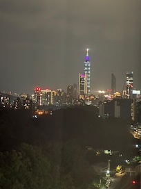 窗外夜景