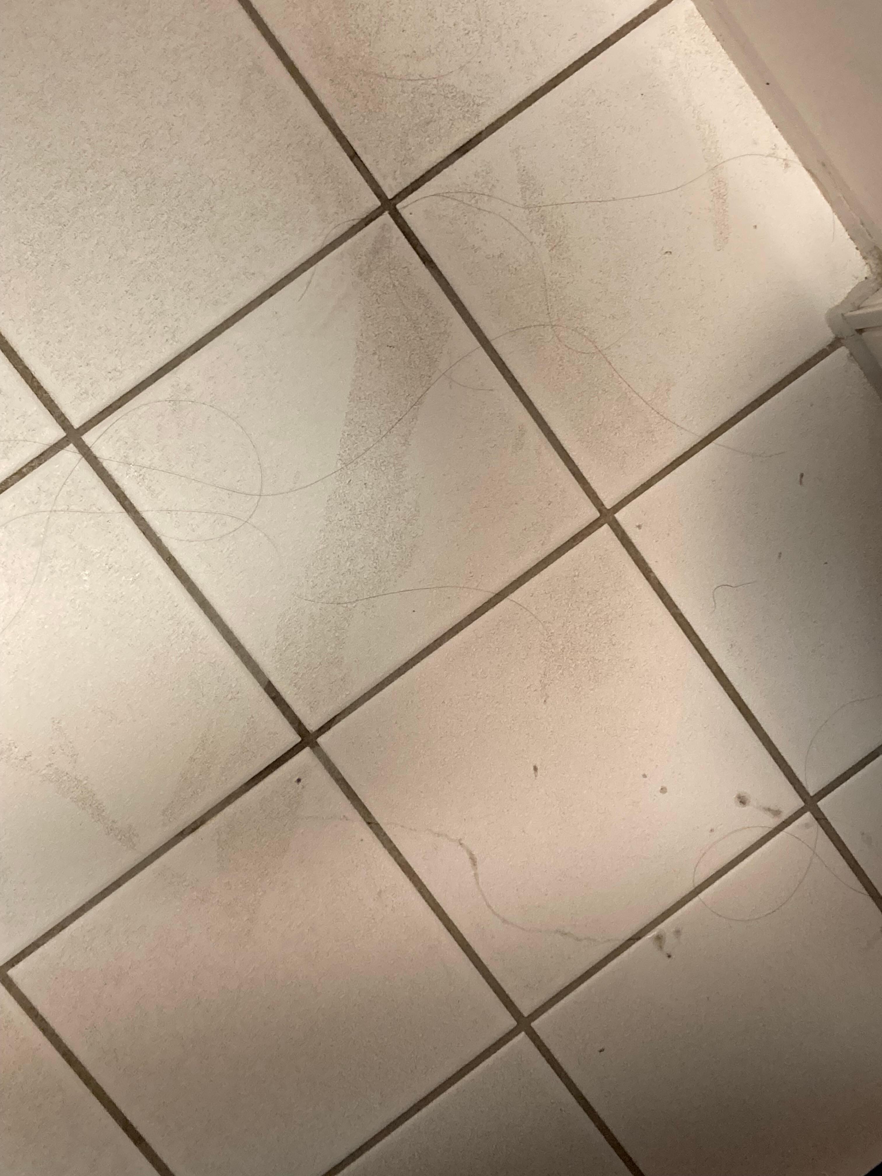 Flecken auf den Badfliesen