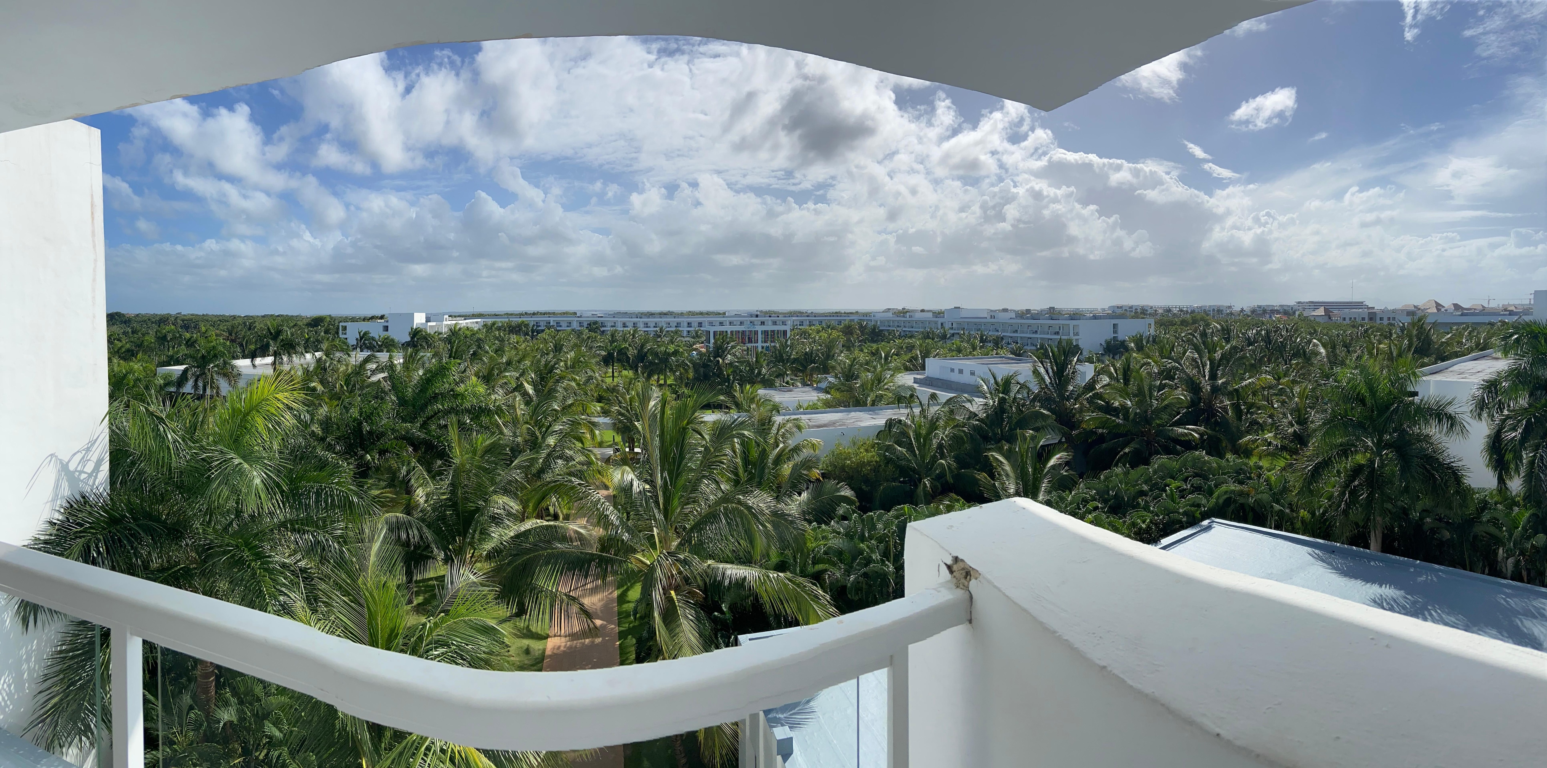 Hotel muy grande en el número de habitaciones 