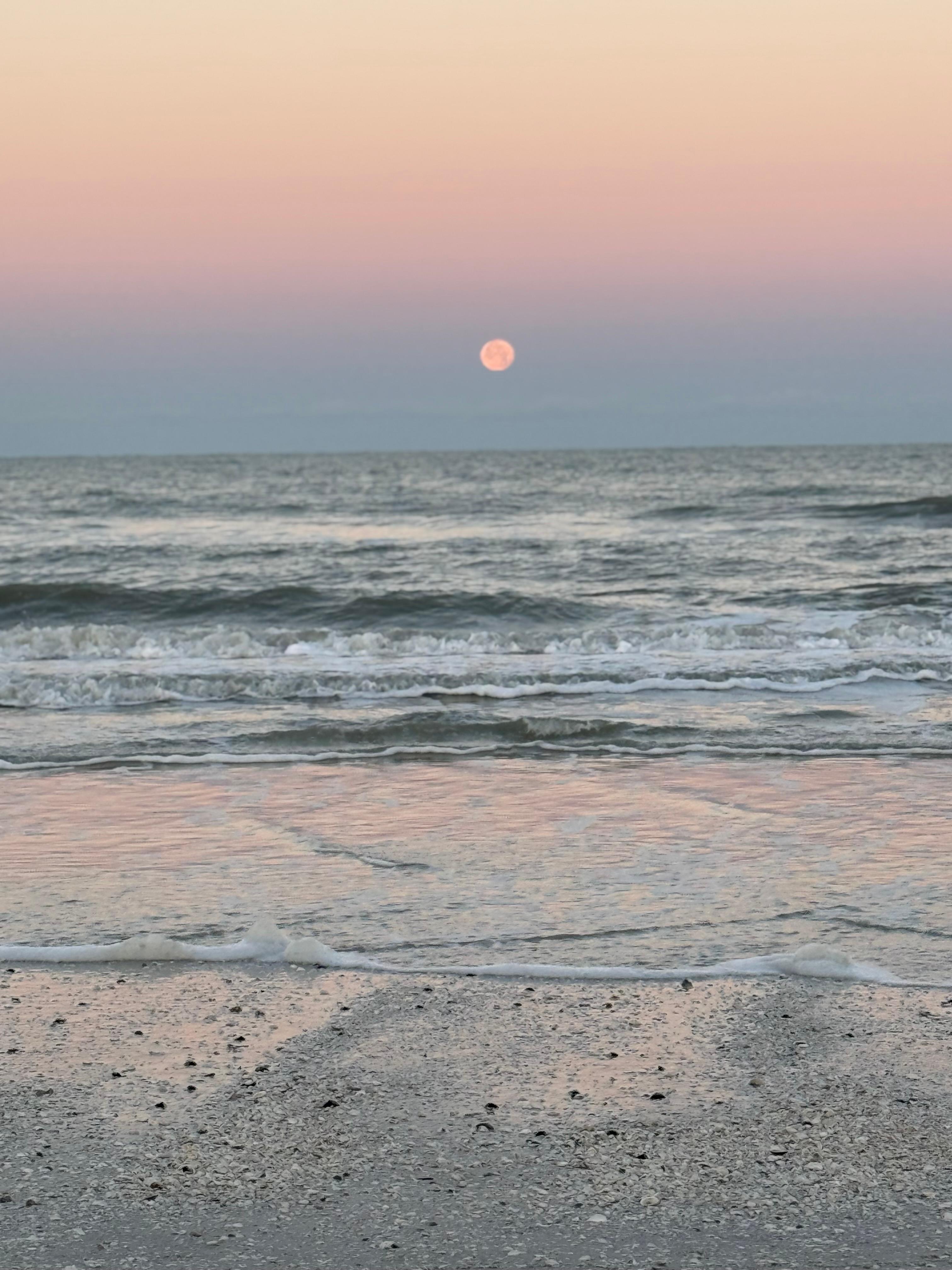 Sunrise/moon departing