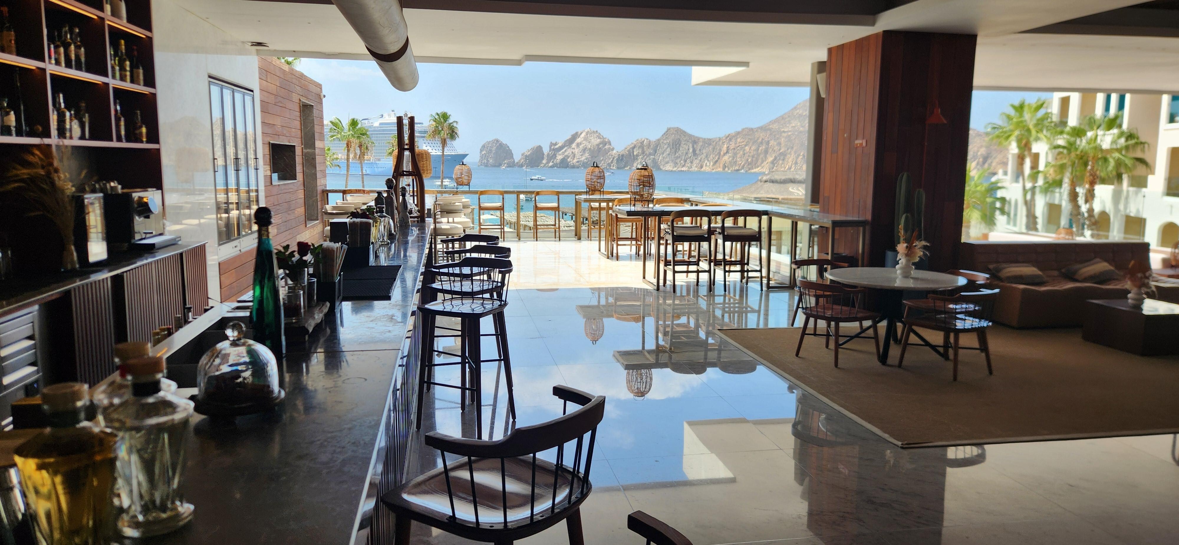 Lobby bar