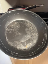 All the pots/pans look like this.