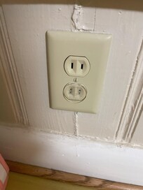 Non grounded outlet