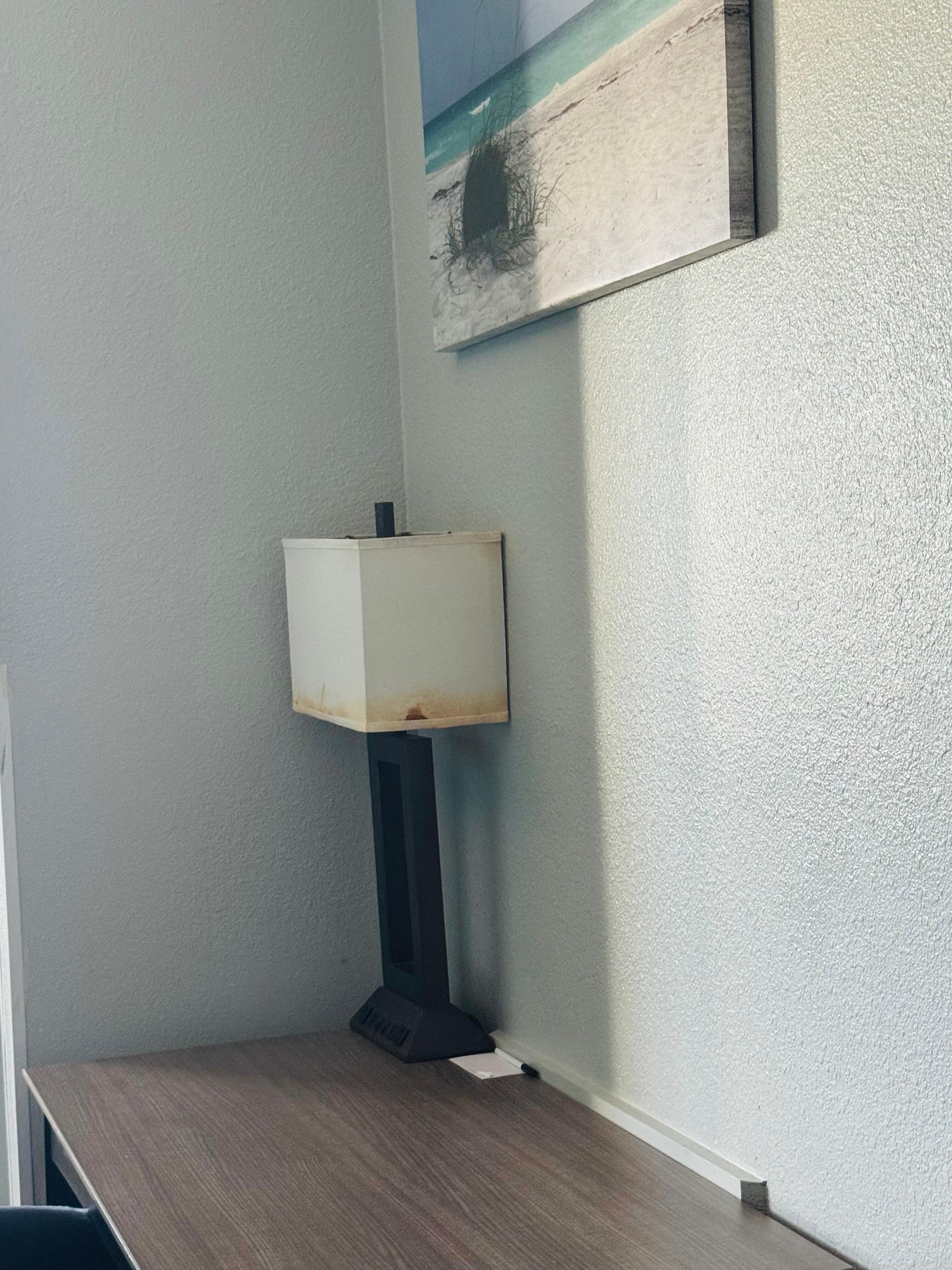 Desk lamp