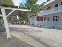 Aparcadero frente Hotel