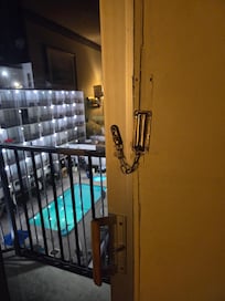 Front door and balcony had a chain lock ...
