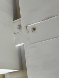 Lobby sealing mold