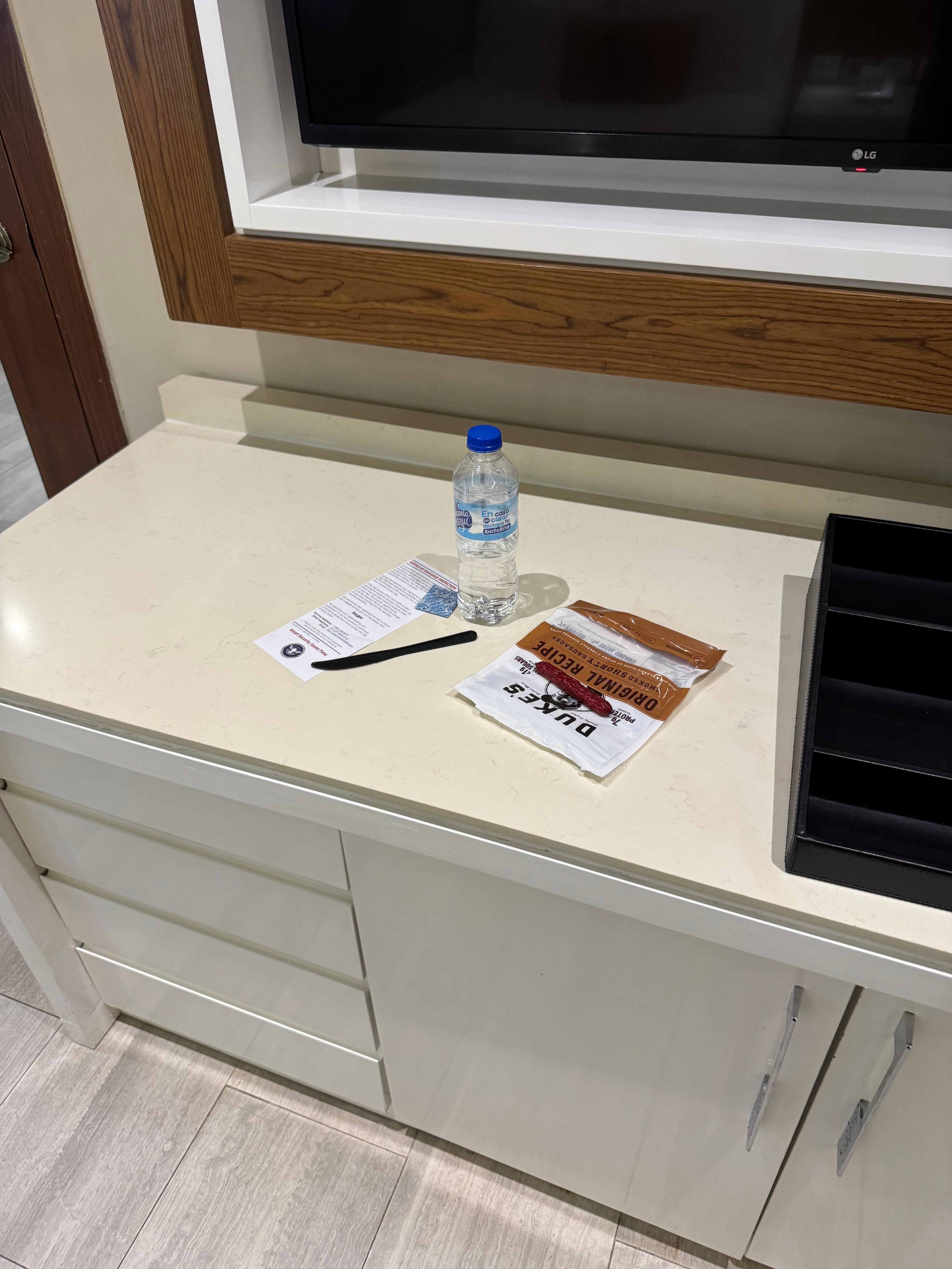 Trash left in room. How it looked once I checked in room 