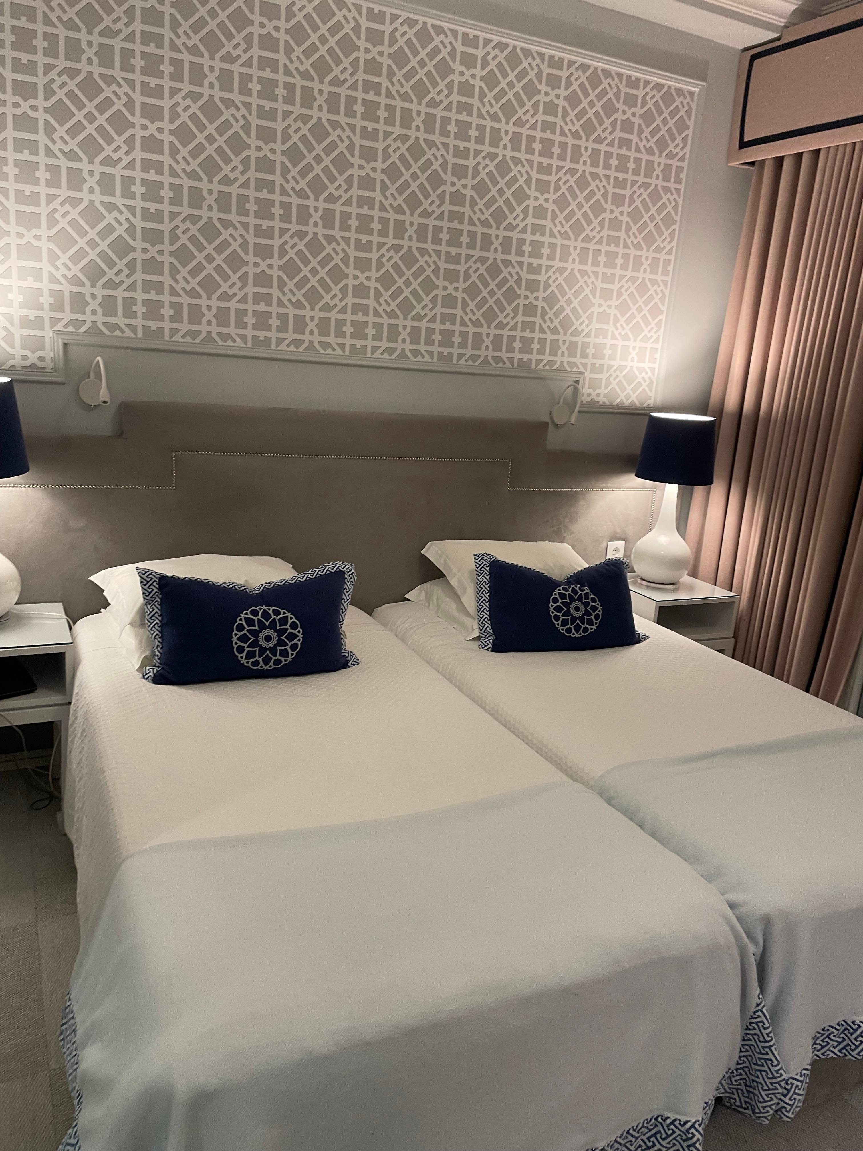 Habitación con decoración agradable 