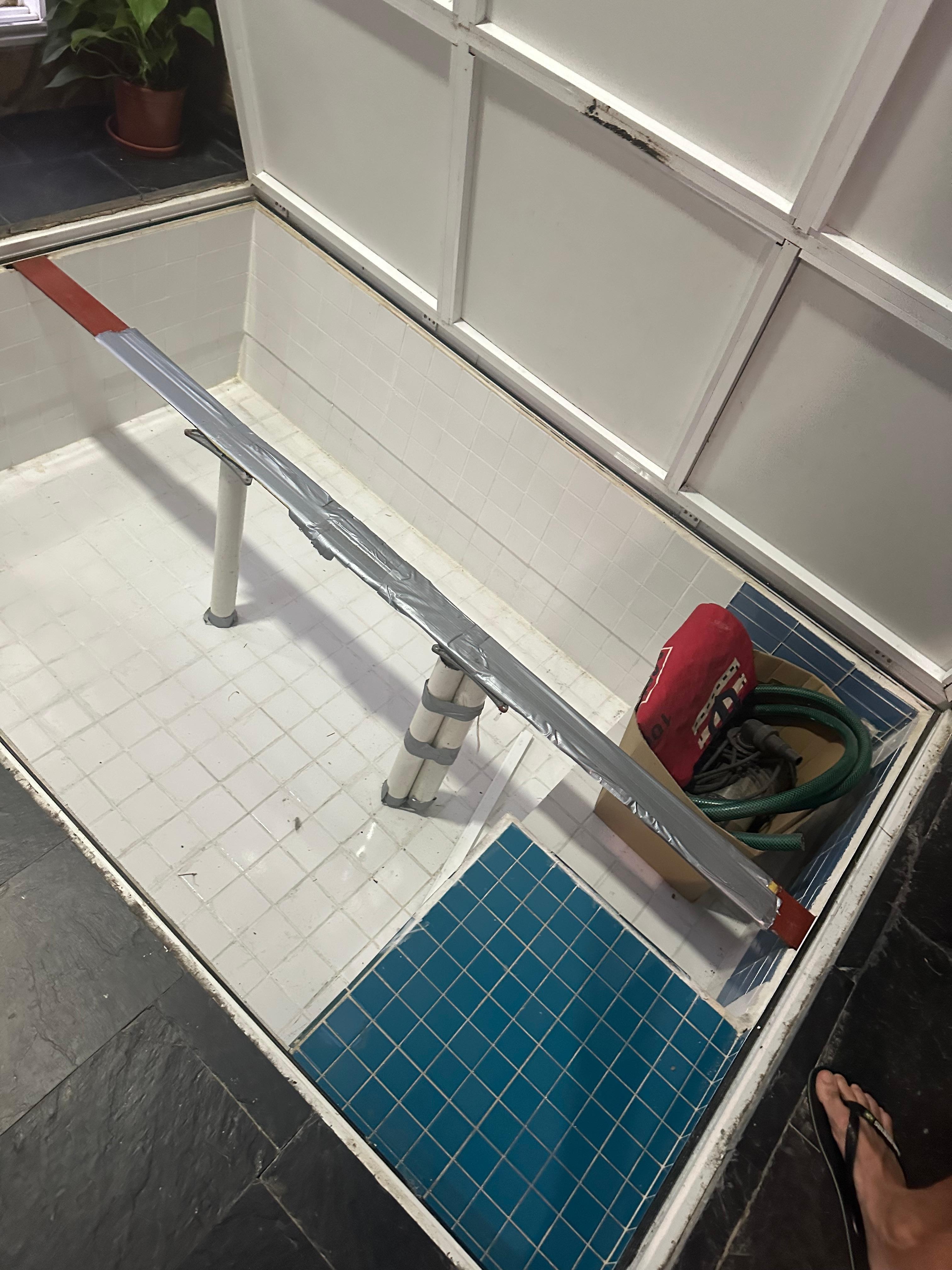 Voilà le petit bassin louer logiquement rempli 