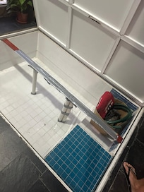 VoilĂ le petit bassin louer logiquement rempli