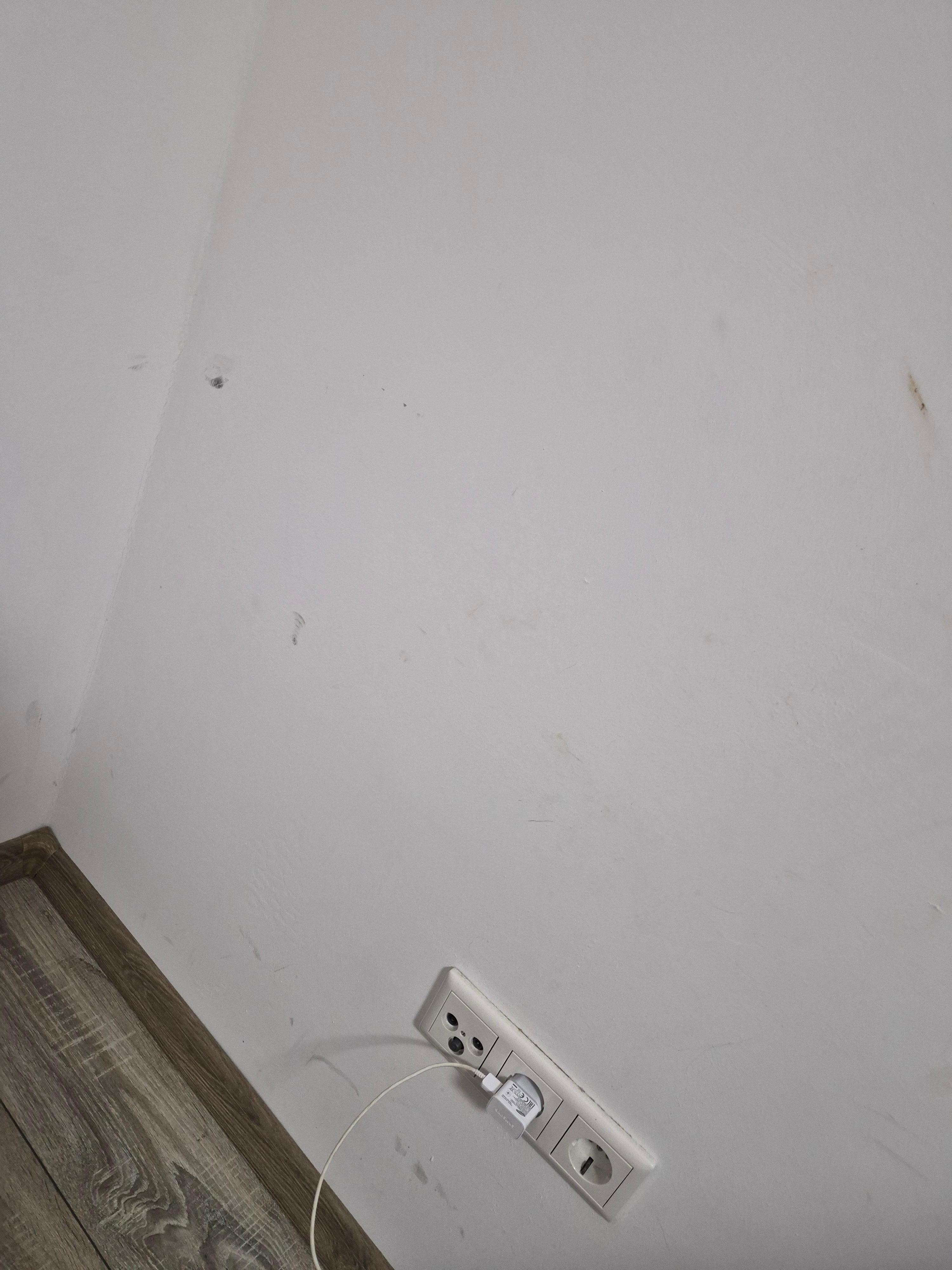 Alle Wände sind beschmutzt