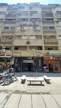 Esta es la edificación del hotel, en todos los pisos hay variados servicios de hotel.