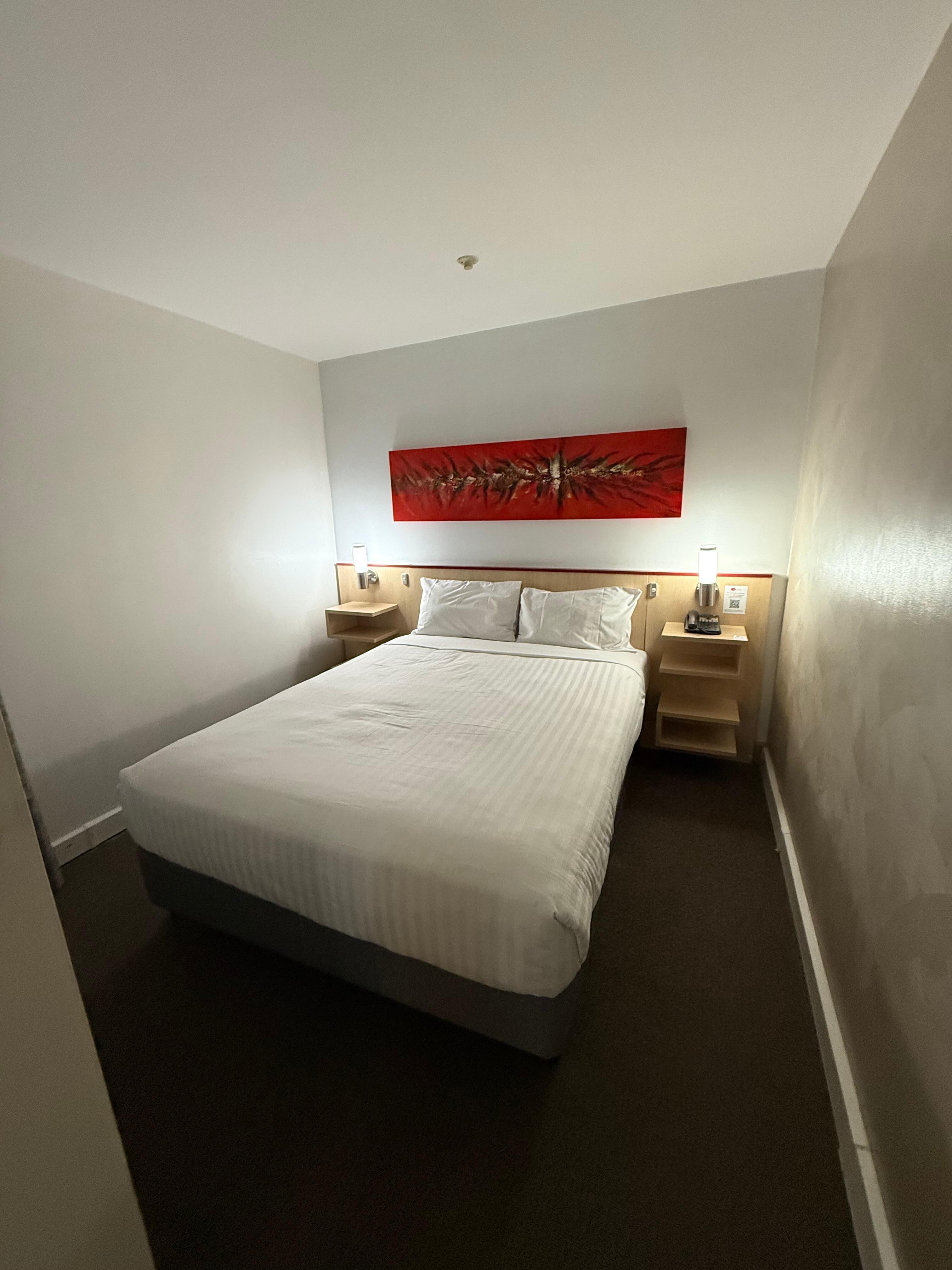 Bed linen was very fresh and clean. This is why we we're able to stay the first 2 nights. 