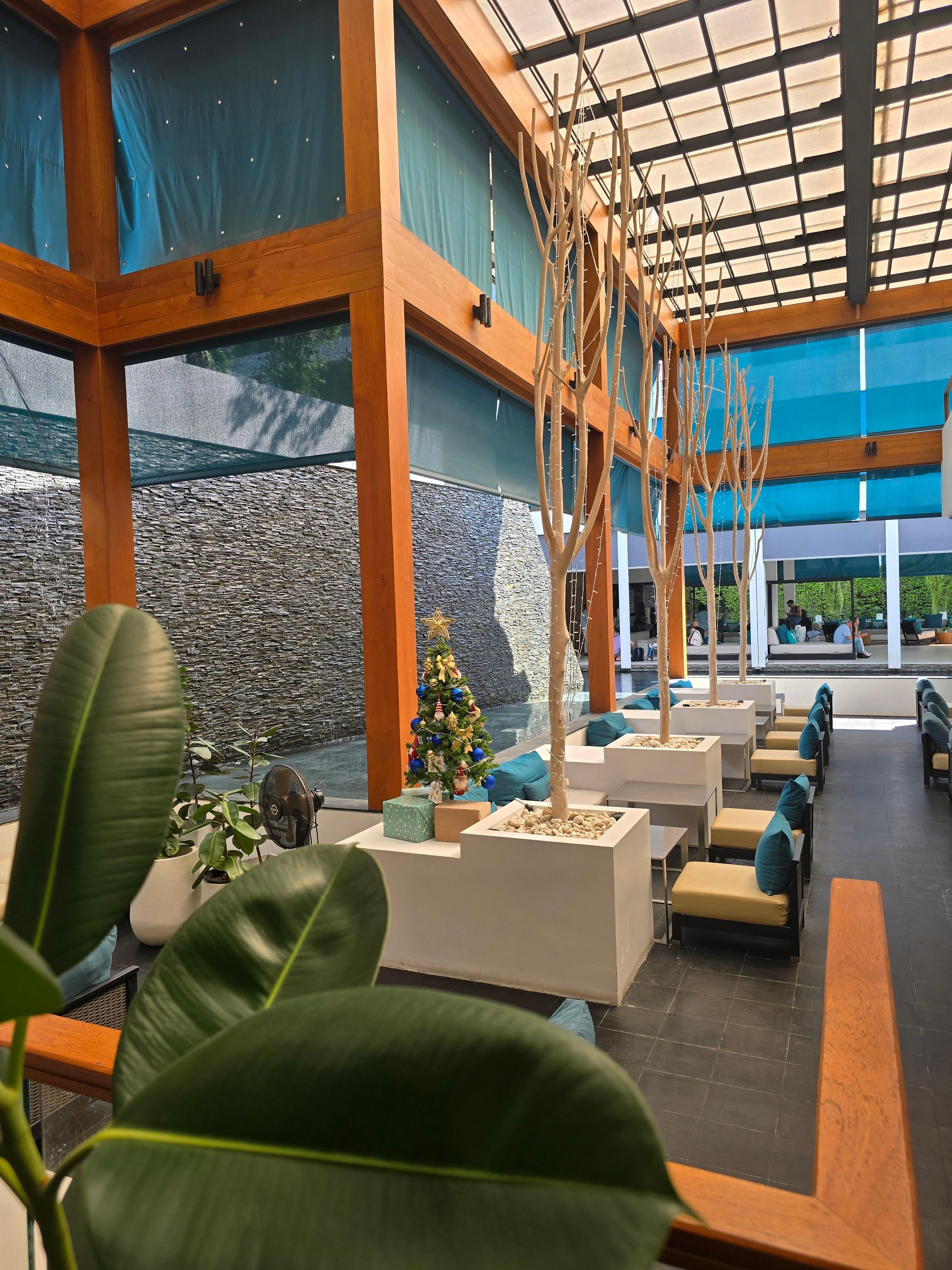 Look to The restaurant ,we ate breakfast . Indoor and outdoore sitting. 