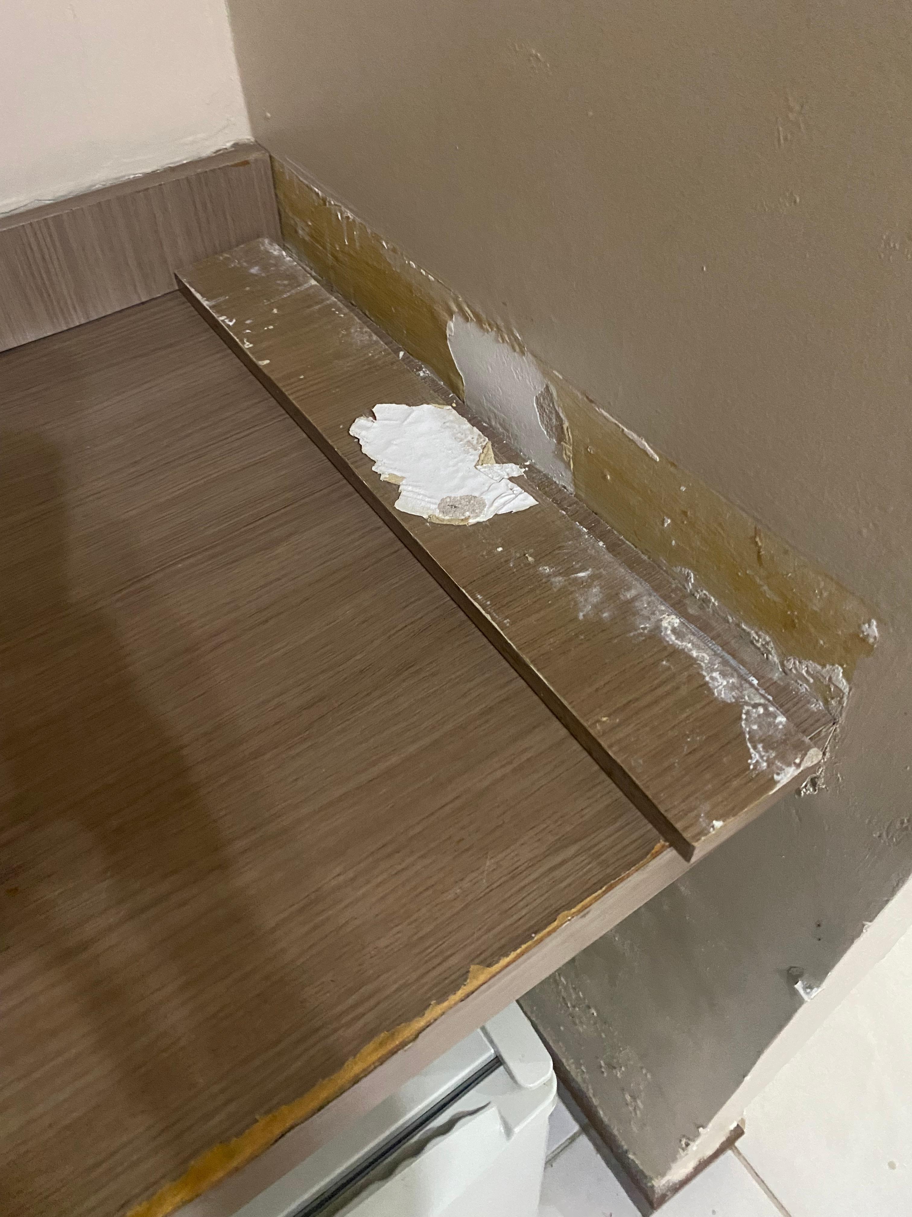 Estado de conservação do quarto muito a desejar.