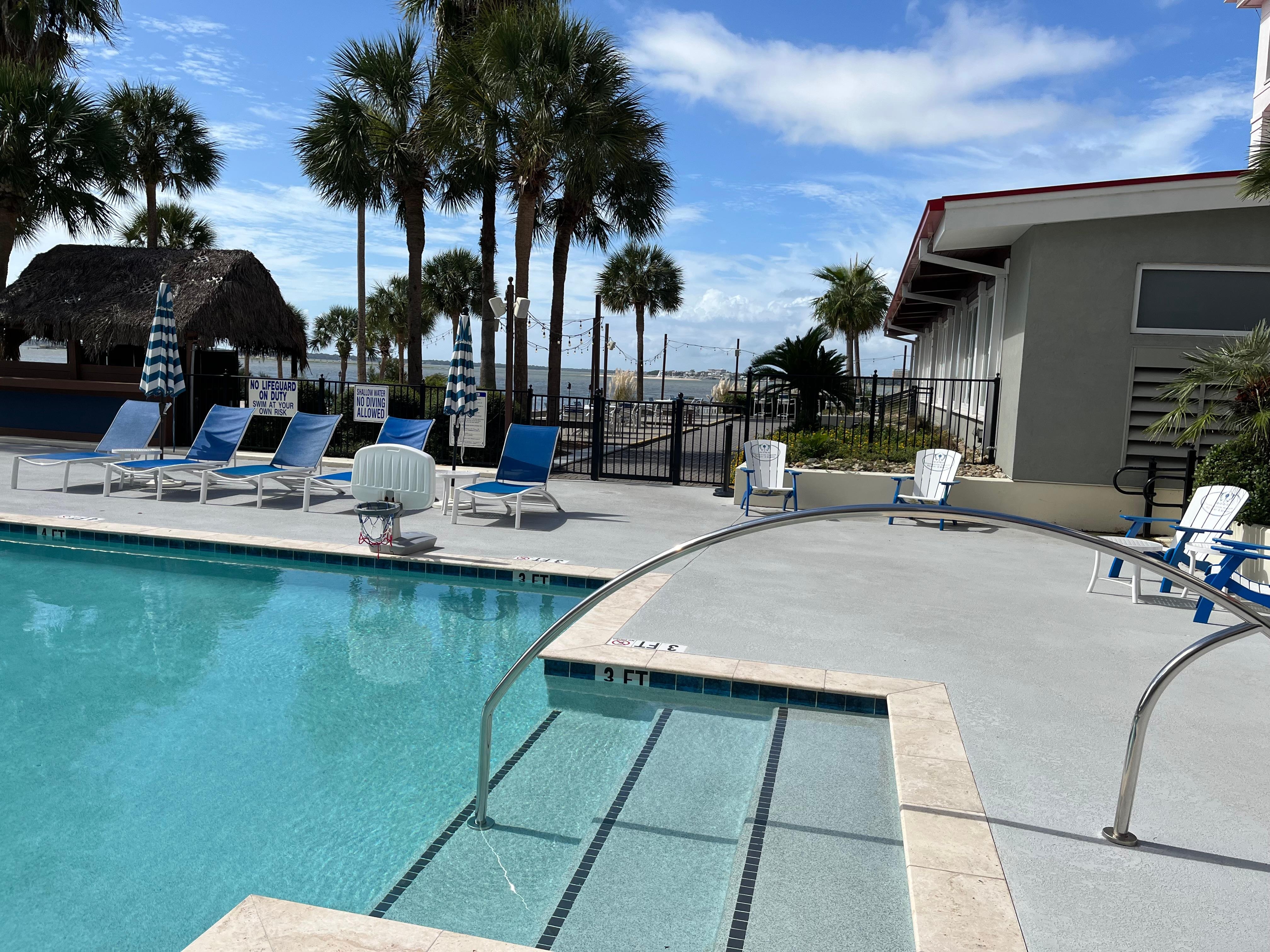 Small pool with bar access 