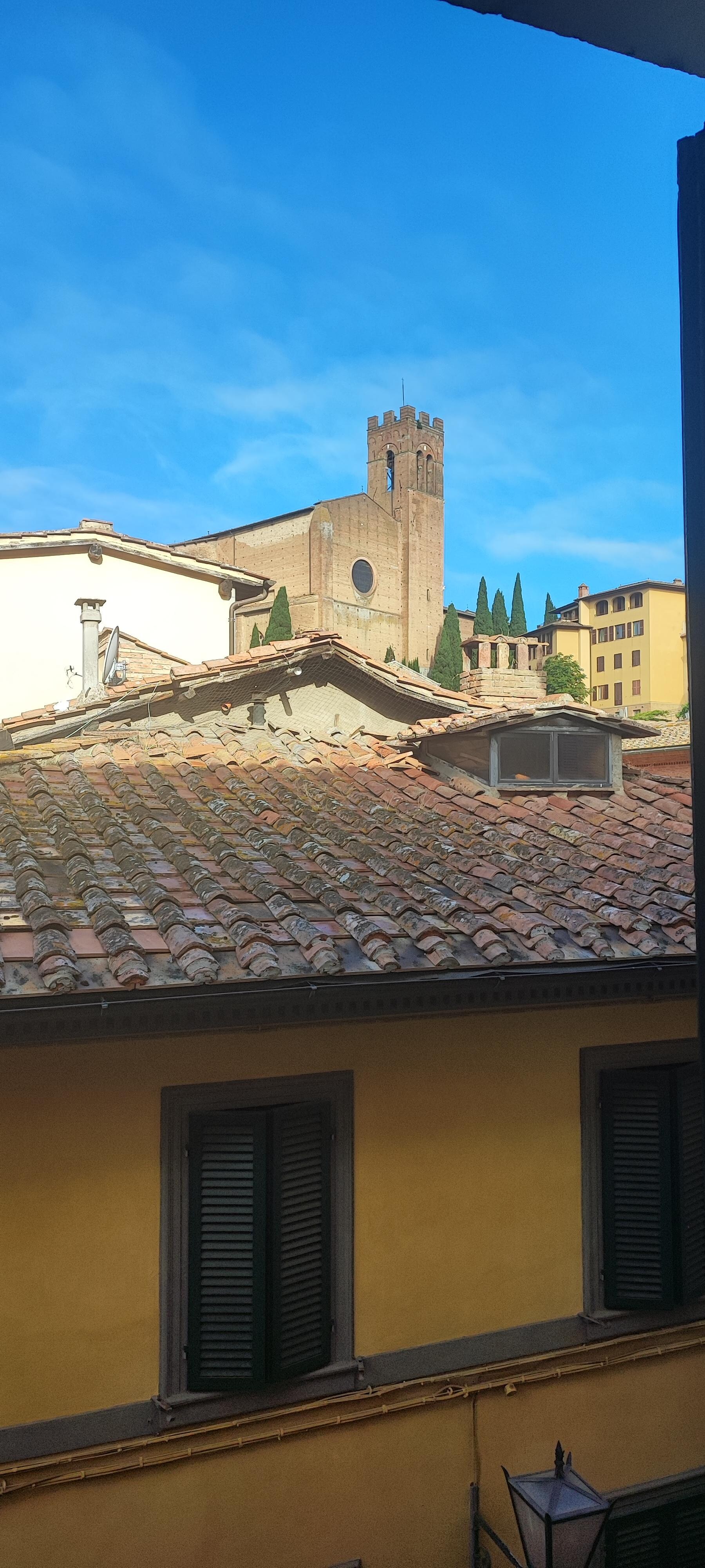 Panorama da una finestra dell'appartamento 