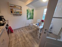 Küche mit allem drum und dran.