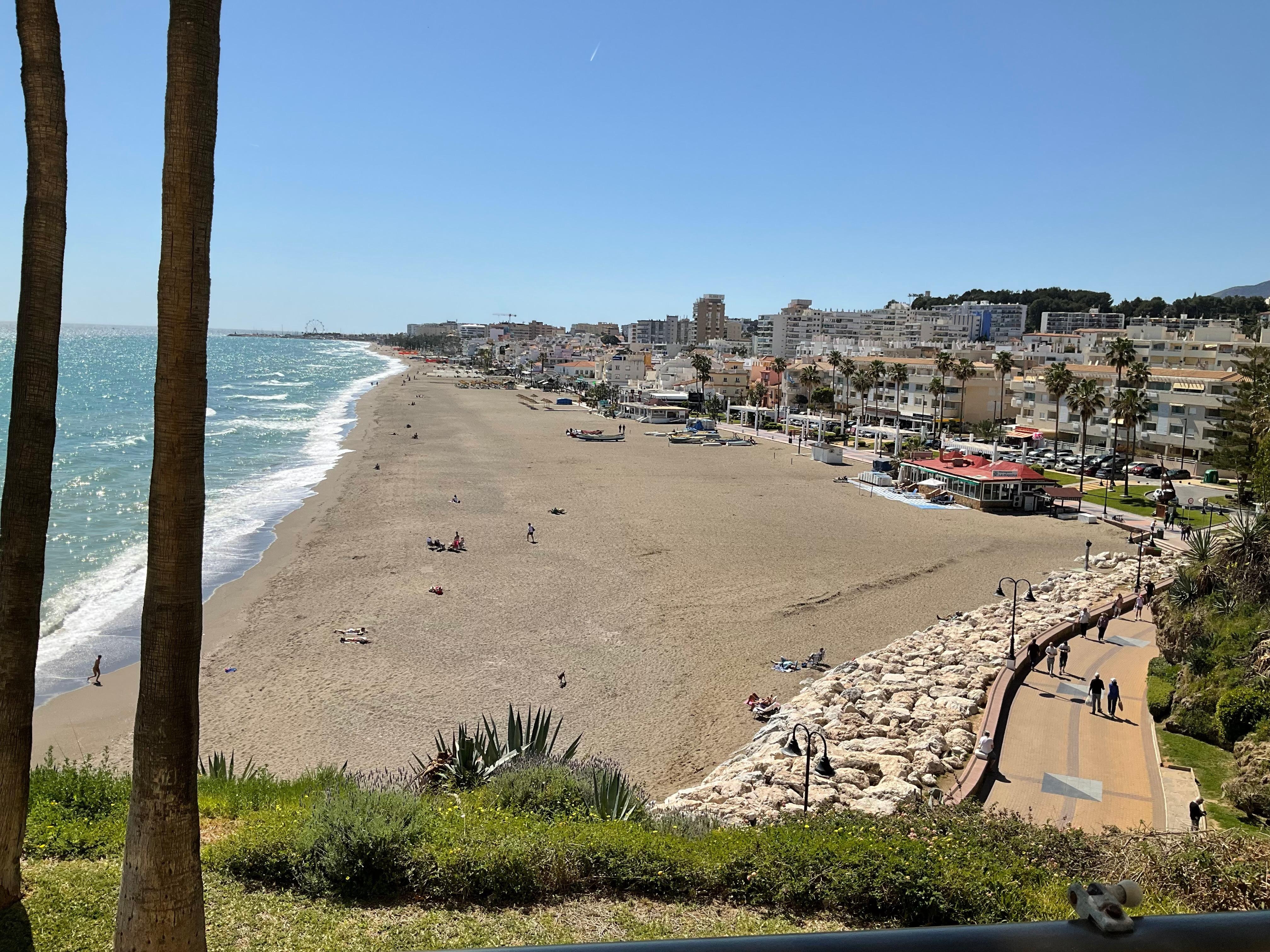 This beautiful smooth stone boardwalk goes for  miles. No shortage of restaurants, shops and places to tuck in for “ a pint”. 