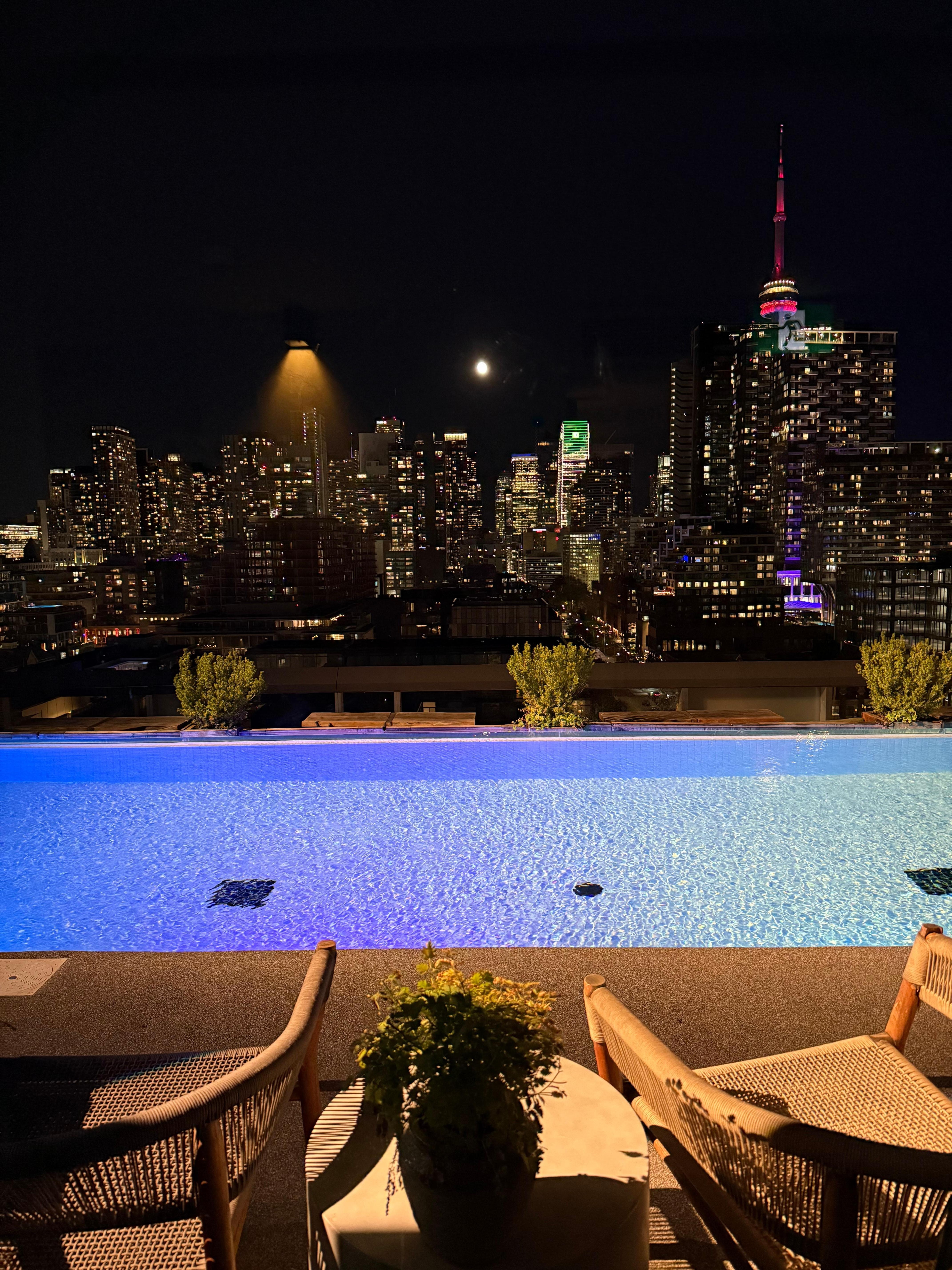 Gorgious roof top we lucked out with a full moon what a special spot a real gem 