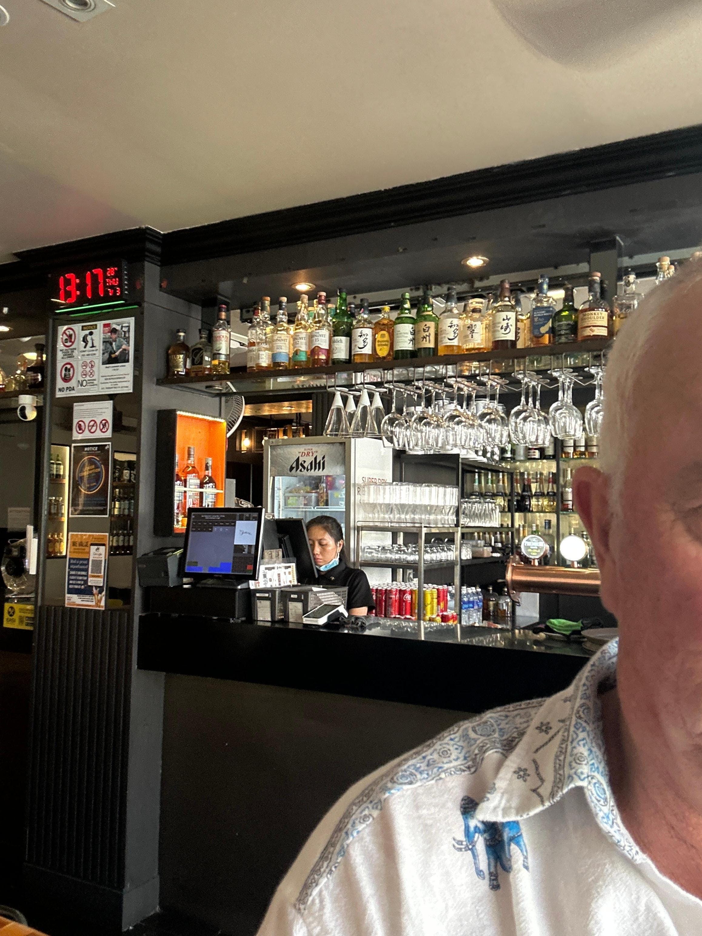 Good bar , good sleep , quiet and comfortable