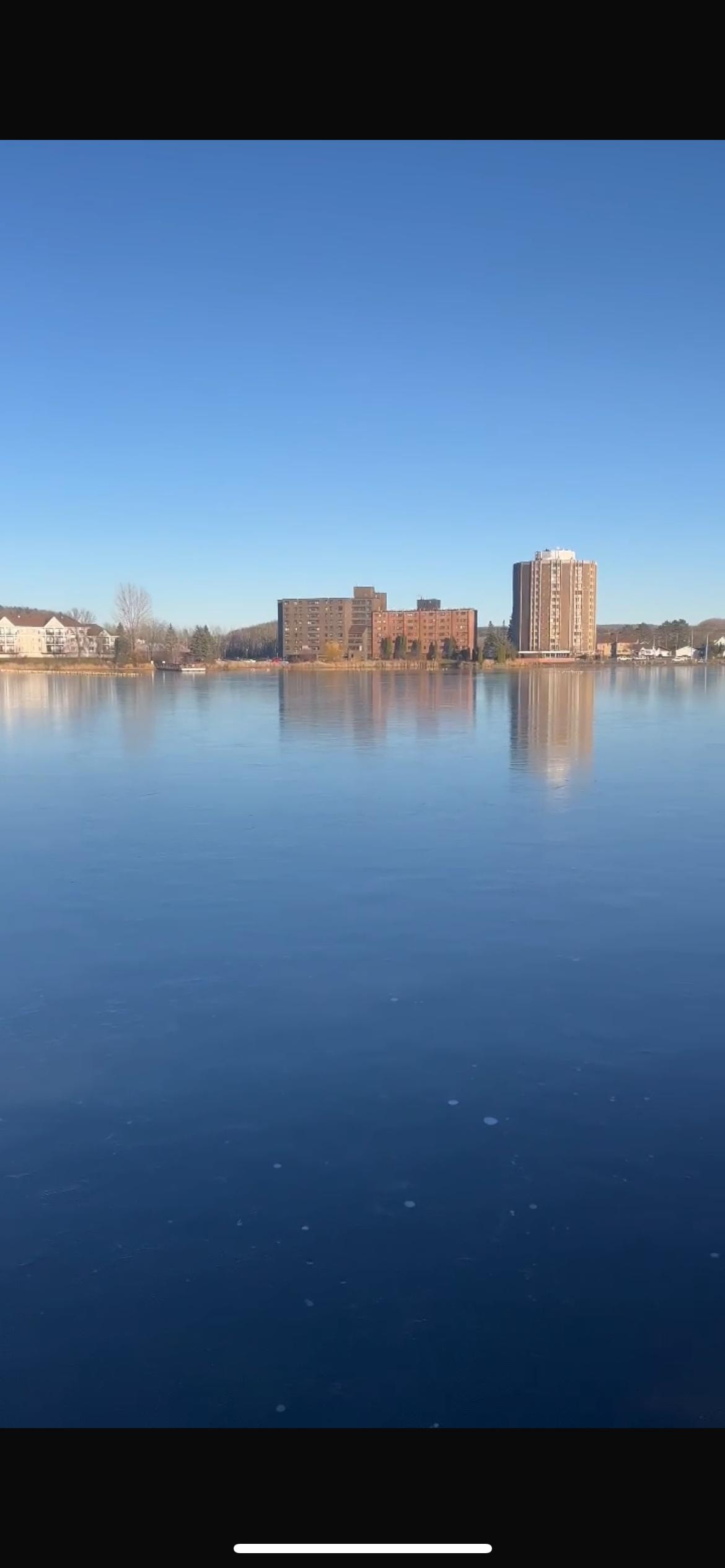 Lakeshor! Behind the hotel with a walking path. 