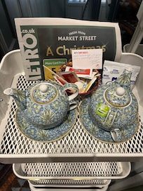 We received an email saying there would be a free tea delivery, and this cute tea tray was left outside our door 🩷