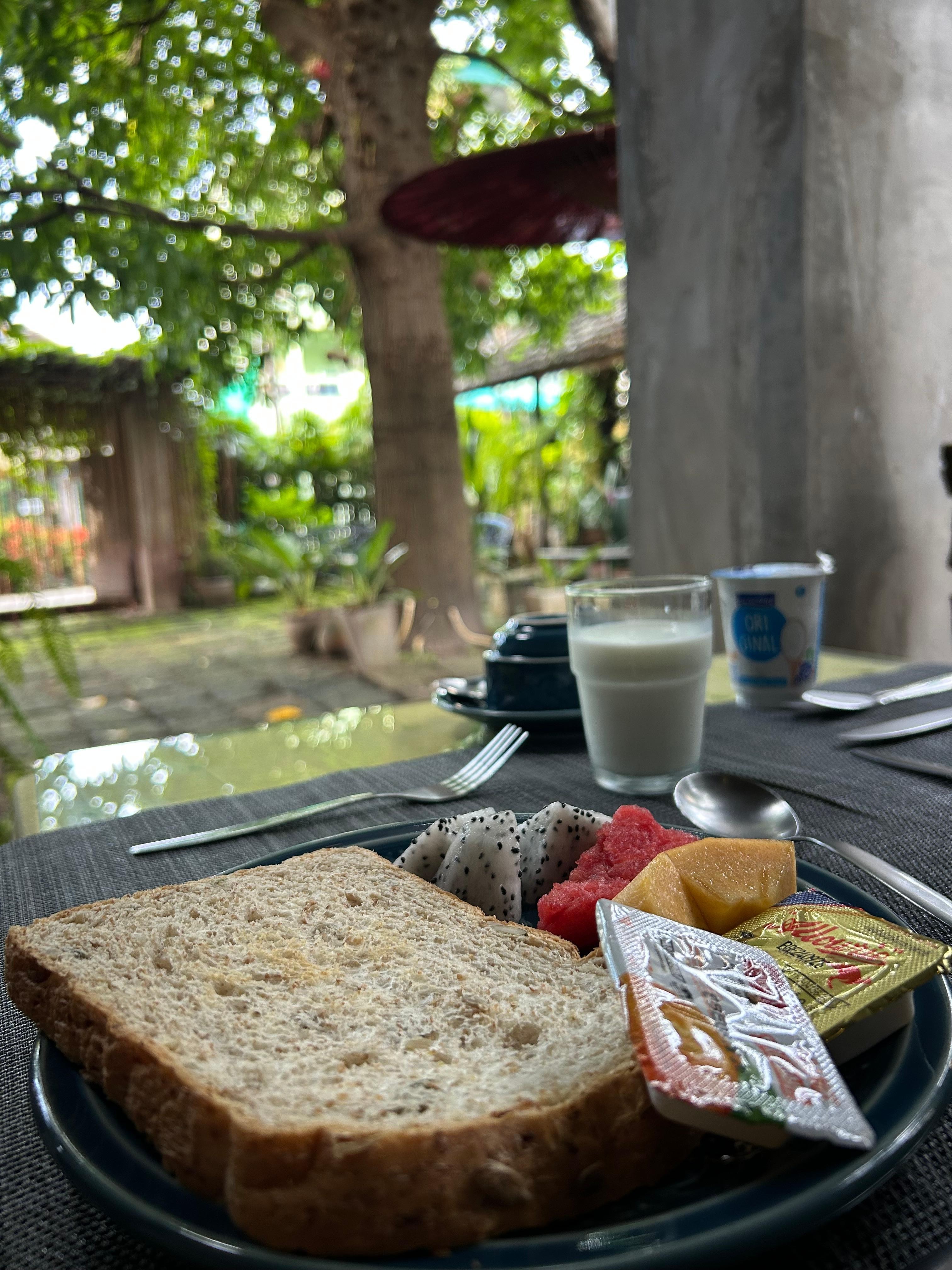 朝食はビュッフェ形式でした