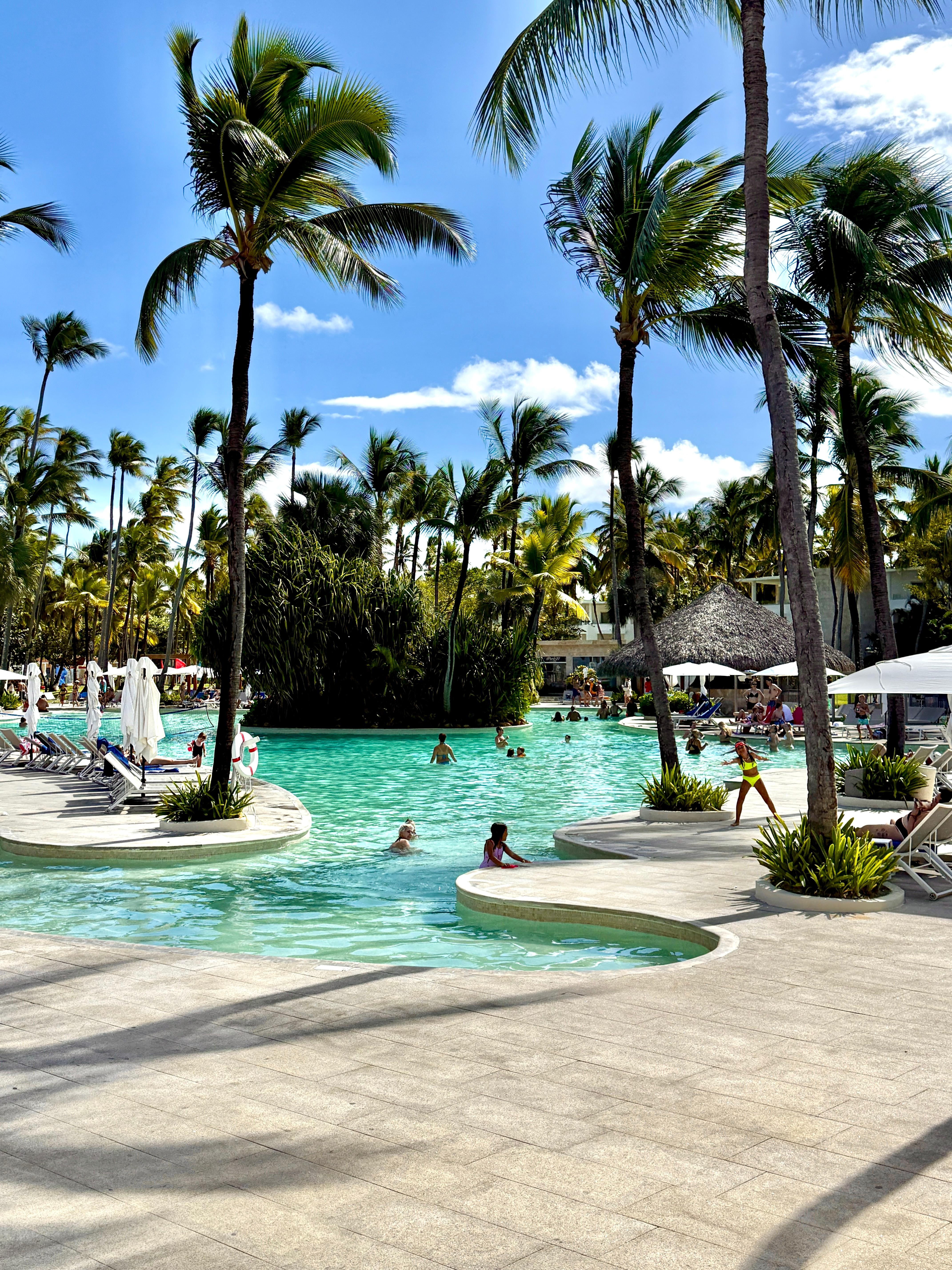 Uima-allas alue päivällä