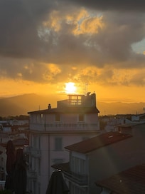 Härliga soluppgångar o solnedgångar från hotellrummet