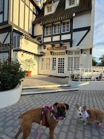 Love that it was a street away from the main strip of shops and restaurants. All walking distance