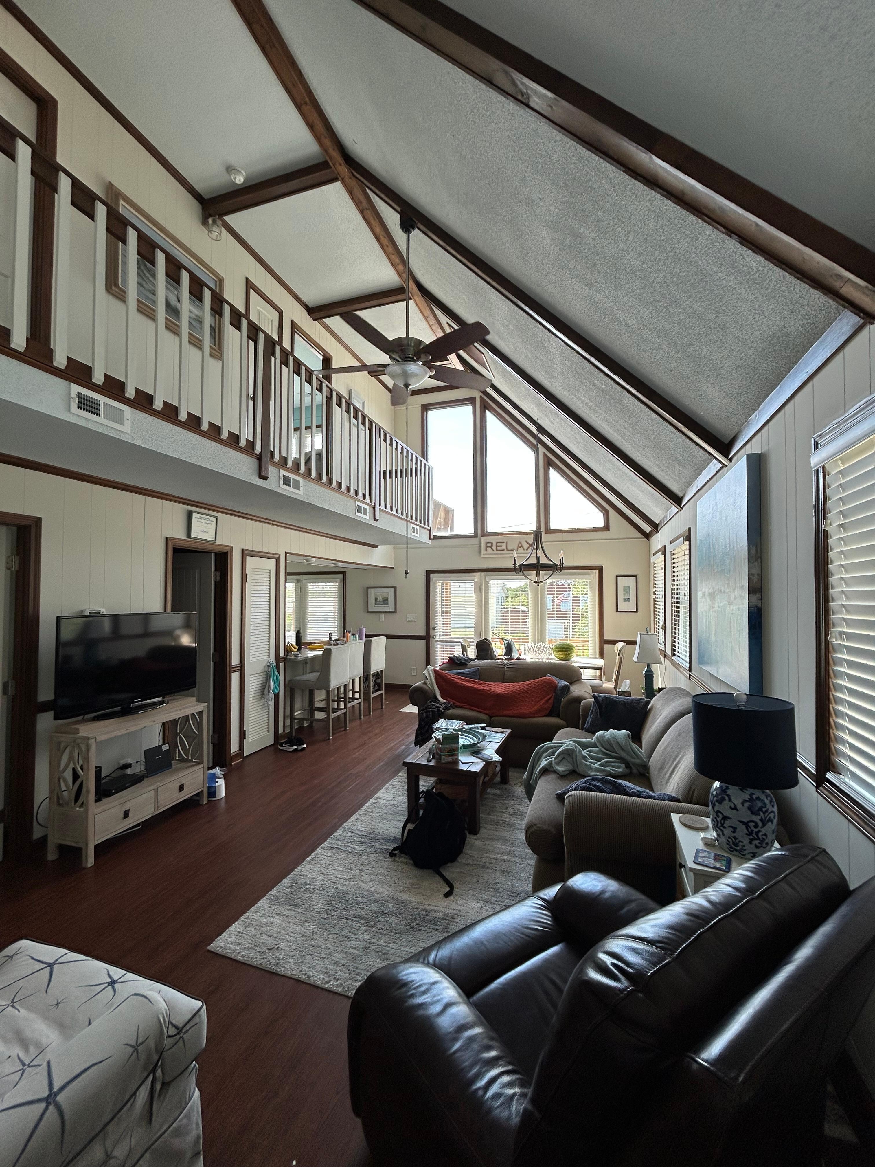 Living room
