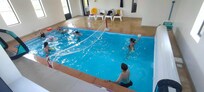 la piscine dans la maison , le rêve devenu réalité ....