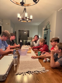 Kitchen table fit 10-12